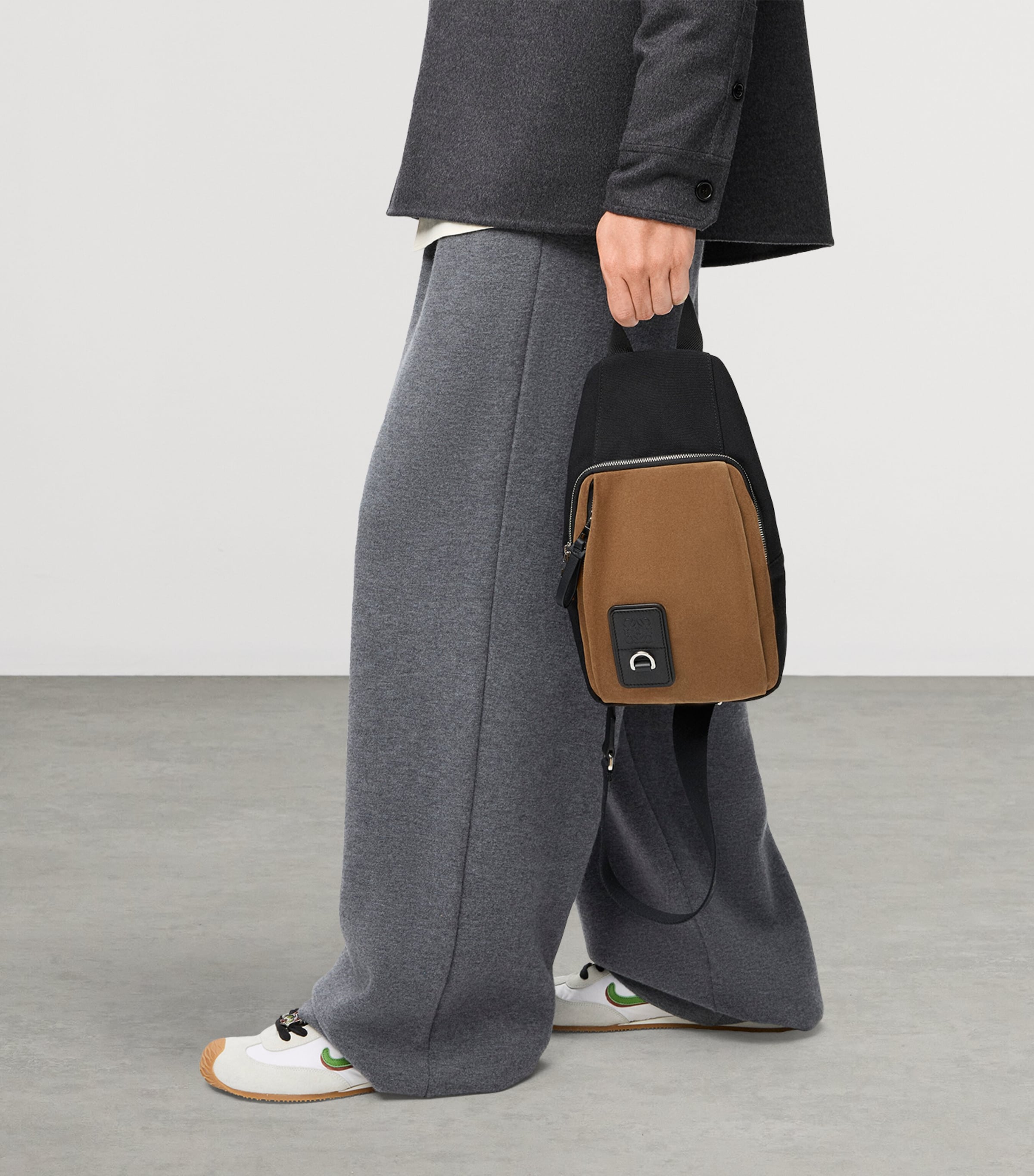 Flex Sling Cross-Body Bag BLACK/DARK GOLD Image 5