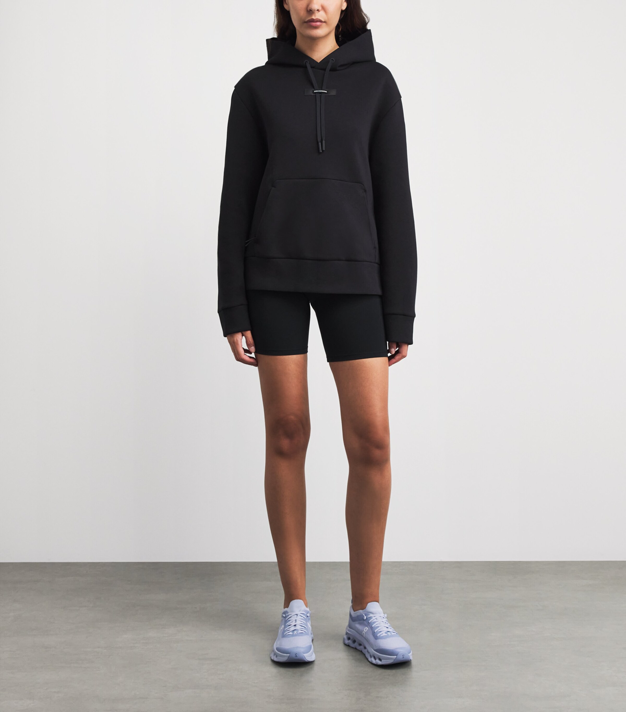 On Womens Cotton-Blend Focus Tech Hoodie Black Image 2