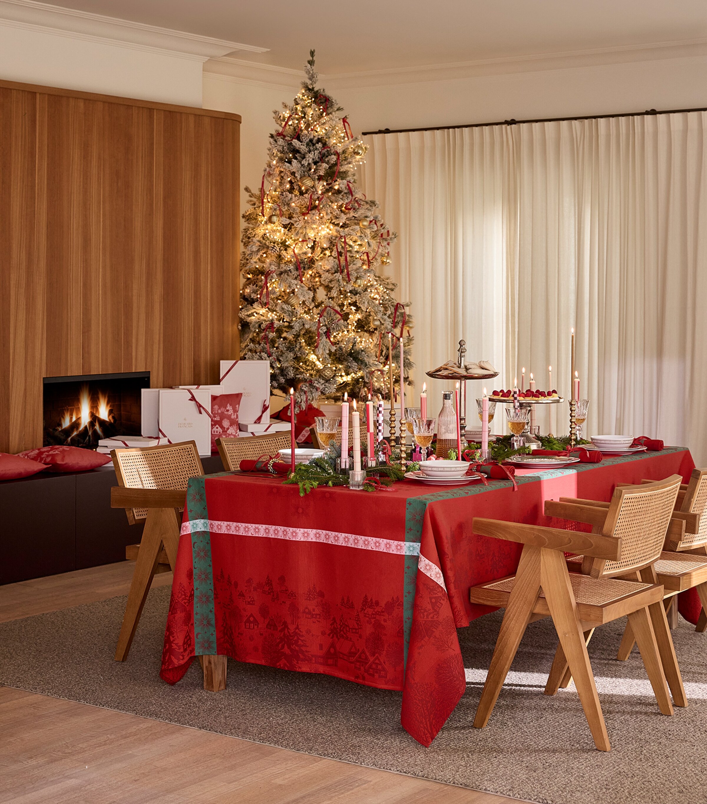 Le Jacquard Français Under the Stars Tablecloth (175cm x 175cm) Red Image 2