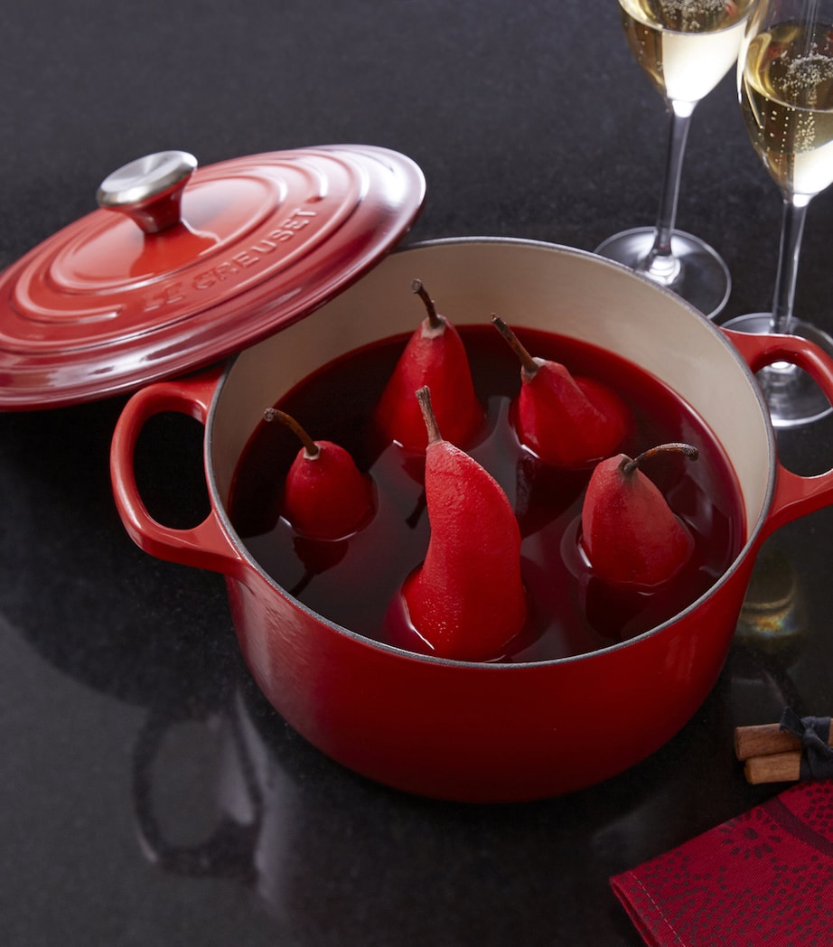 Cast Iron Round Casserole Dish (24cm) CERISE Image 4