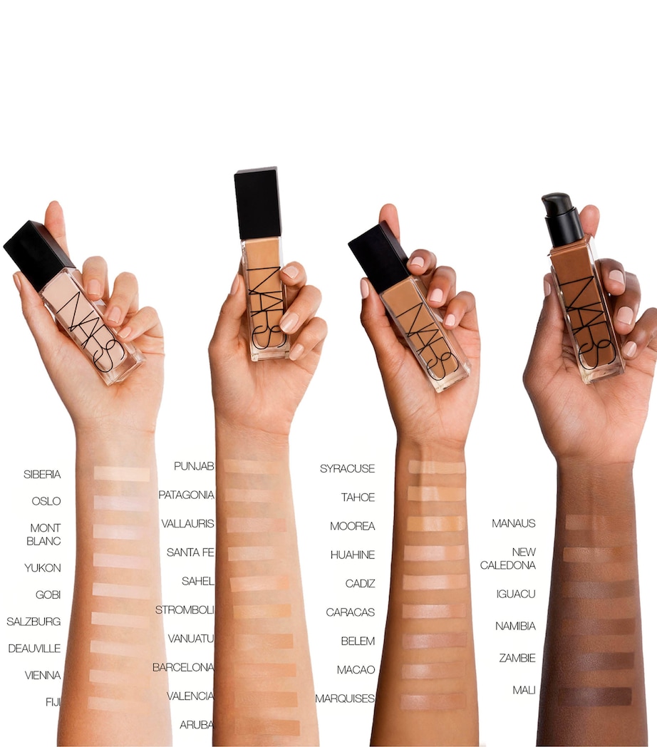 Natural Radiant Longwear Foundation SAHEL Image 4