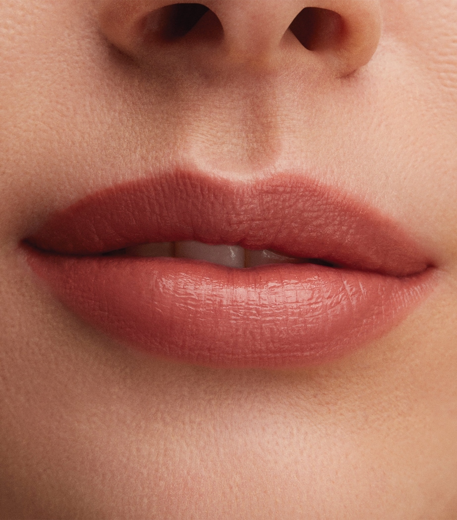 Lustreglass Sheer-Shine Lipstick HUG ME Image 9