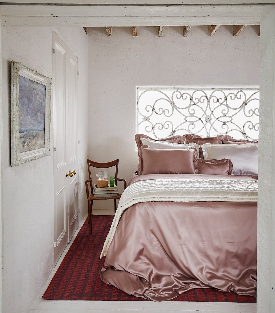 Silk King Duvet Cover (225cm x 220cm) VINTAGE PINK Image 3