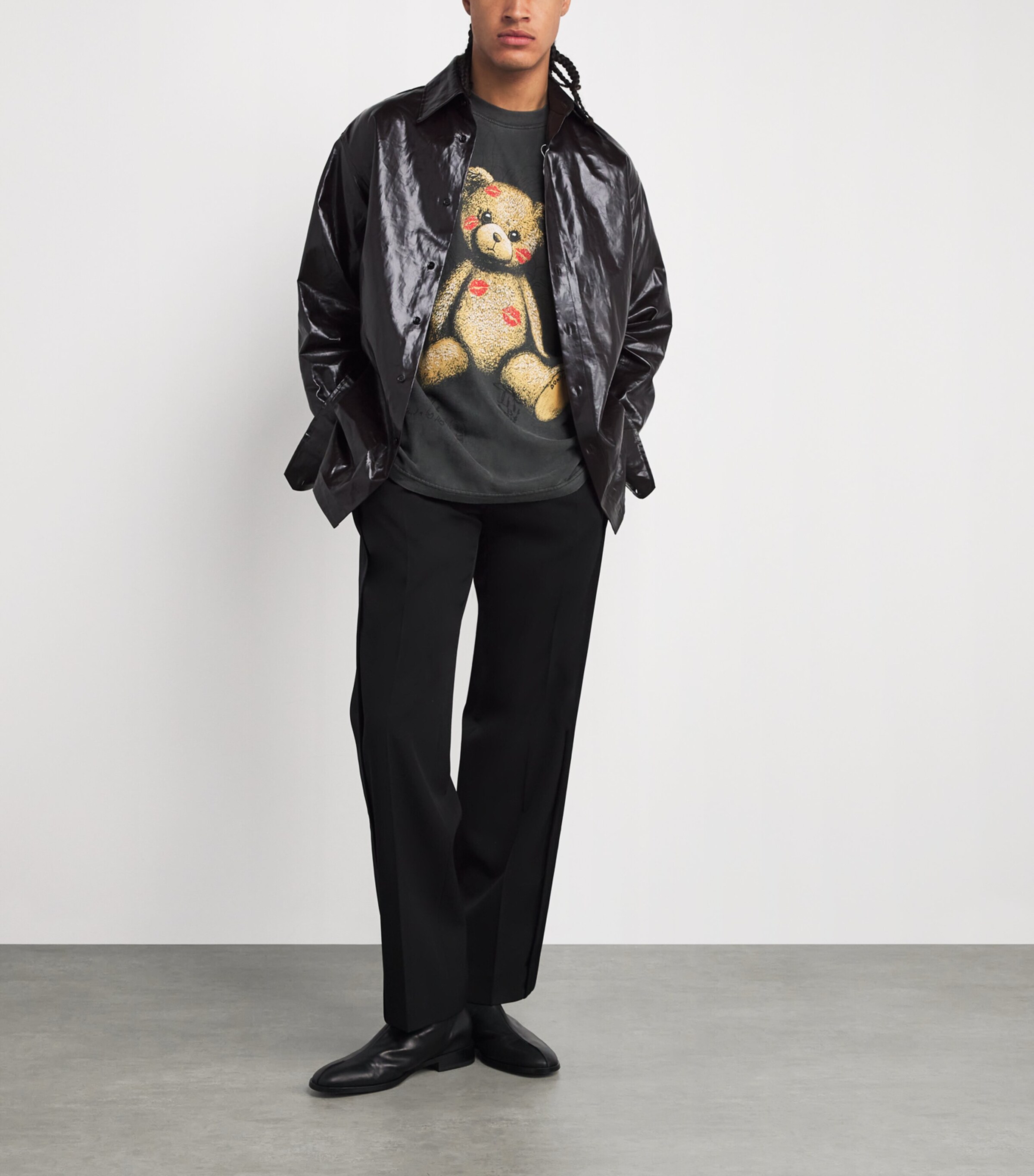 DOMREBEL Mens Cotton Teddy Print Kiss T-Shirt Faded Black Image 2