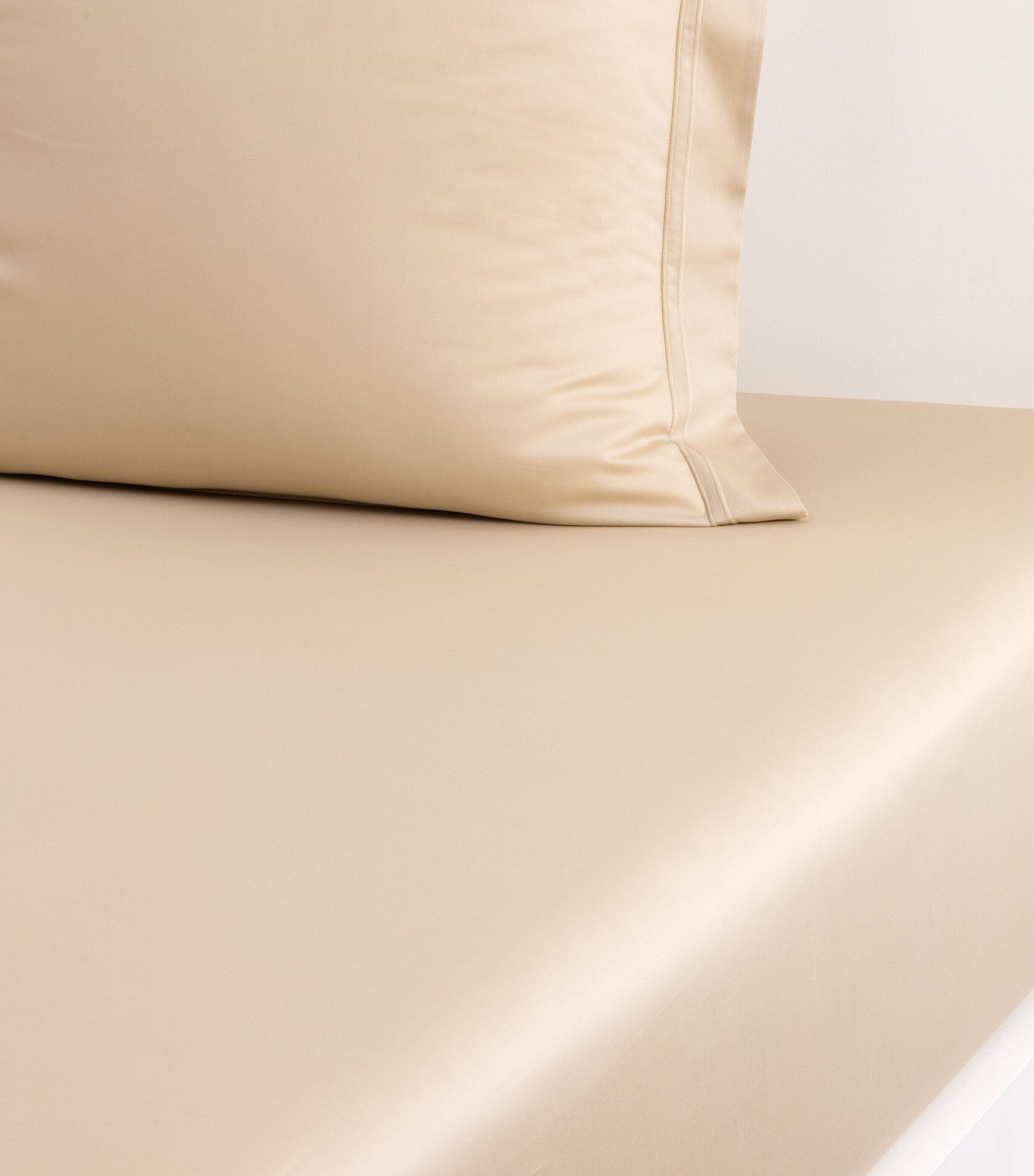 Yves Delorme Triomphe Double Fitted Sheet (135cm x 190cm) Dune Image 4