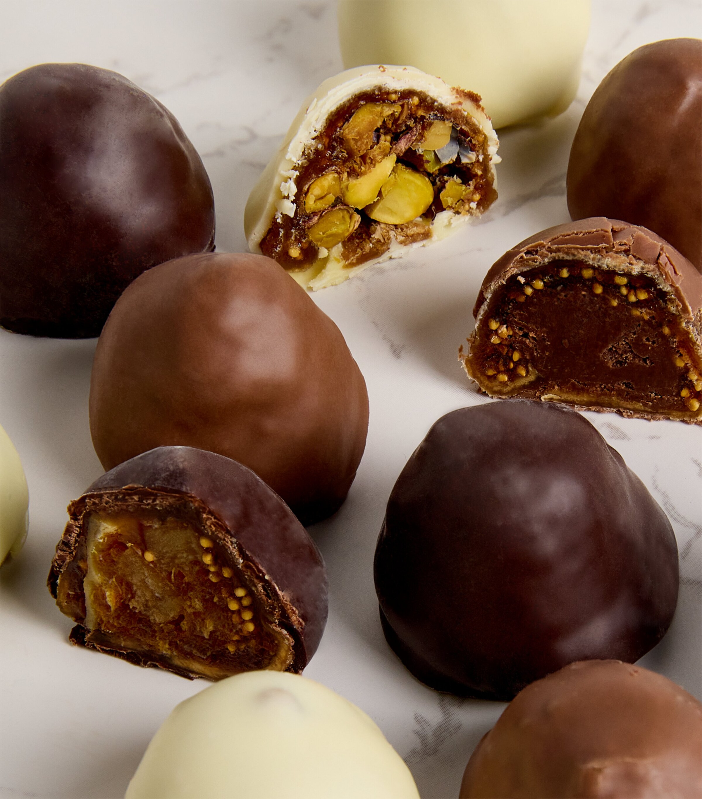 Chocolate Fig Selection Box (230g) NO COLOUR Image 2