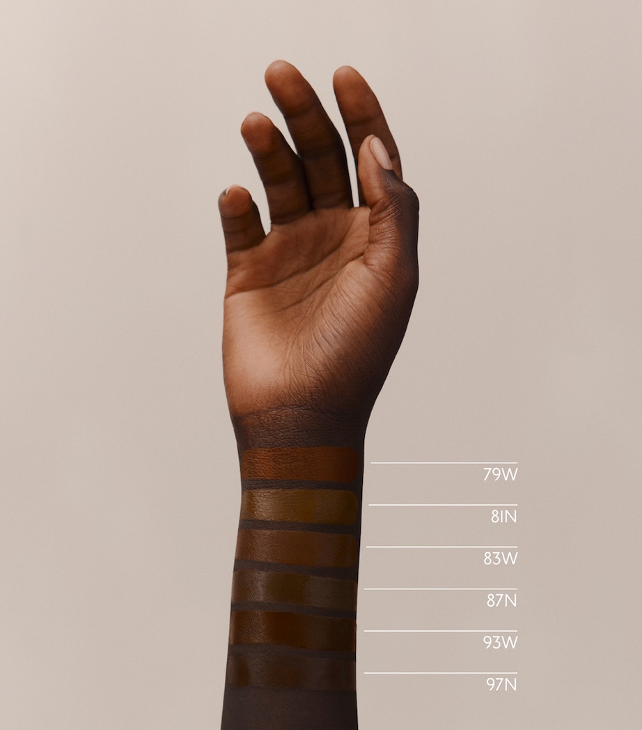 Plein Air Luminous Matte Skincare Foundation CUIVRE Image 6