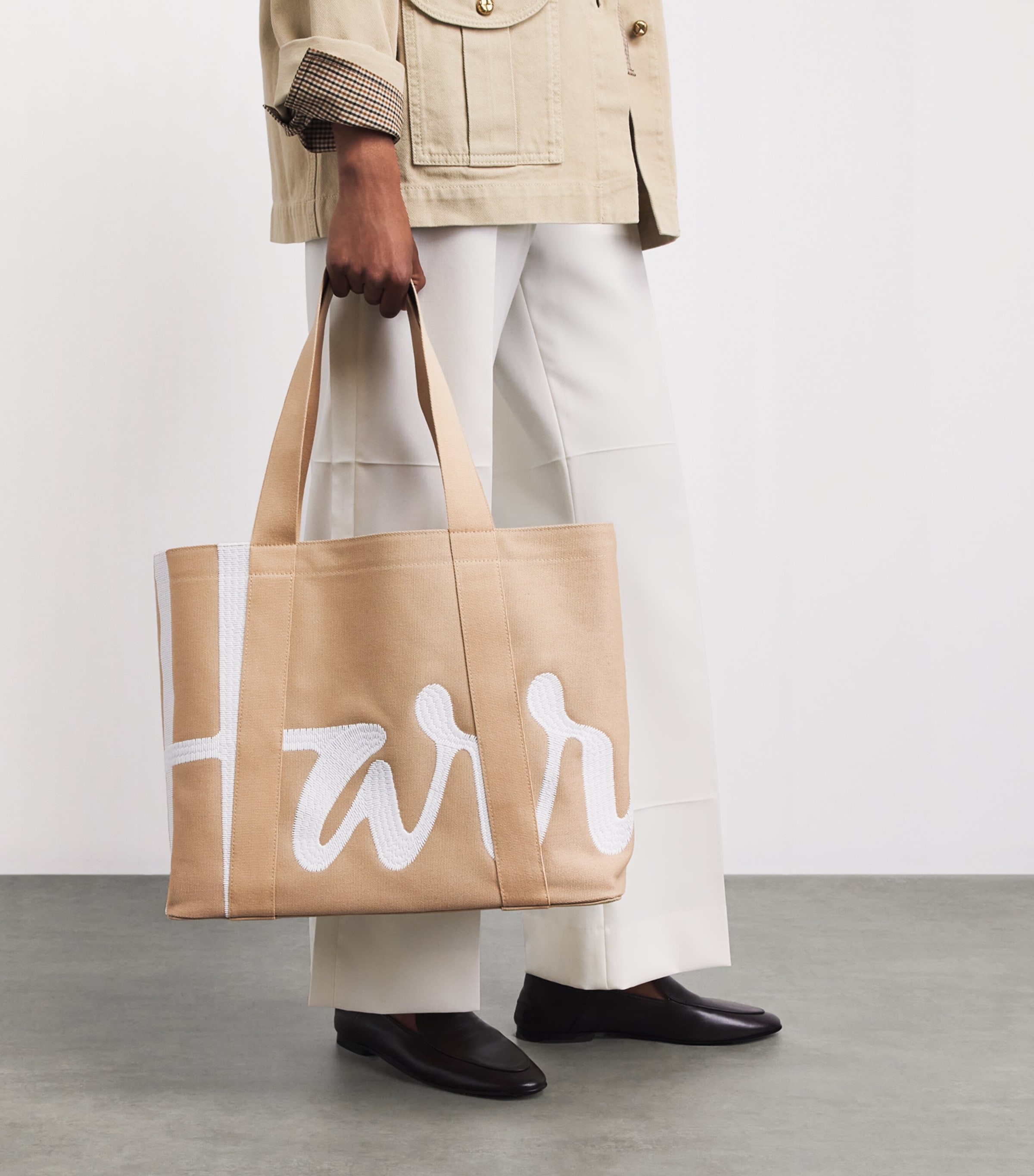 Harrods Medium Logo Tote Bag Neutral Image 4