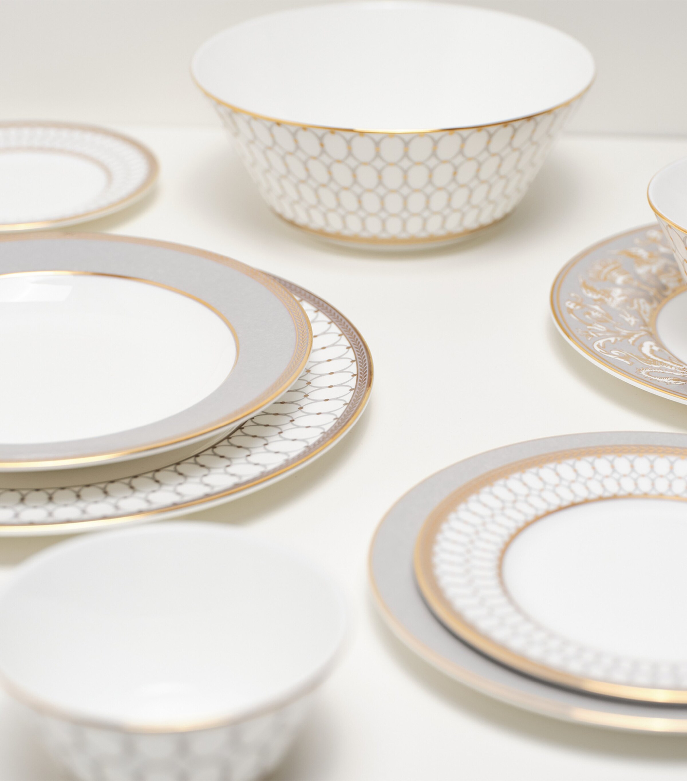 Renaissance Deep Plate (22cm) GREY Image 2