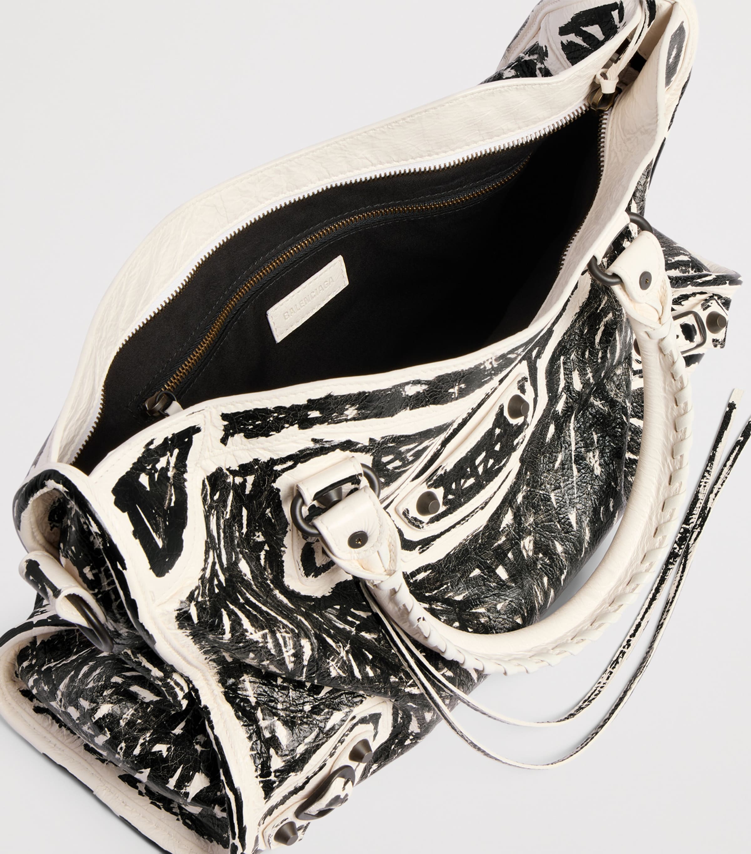 Medium Leather Le City Shoulder Bag 9110 Image 5