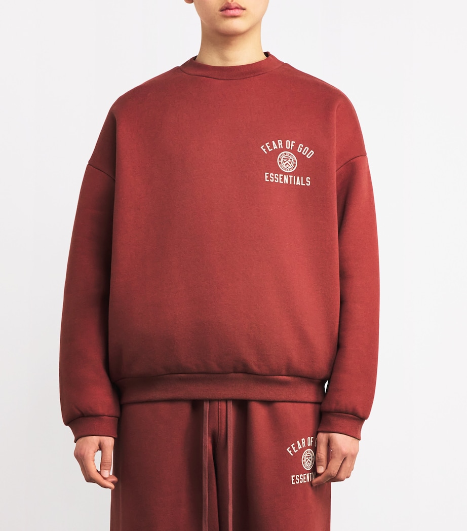 FEAR OF GOD ESSENTIALS Mens Cotton-Blend University Crest Logo Sweatshirt Crimson Image 3