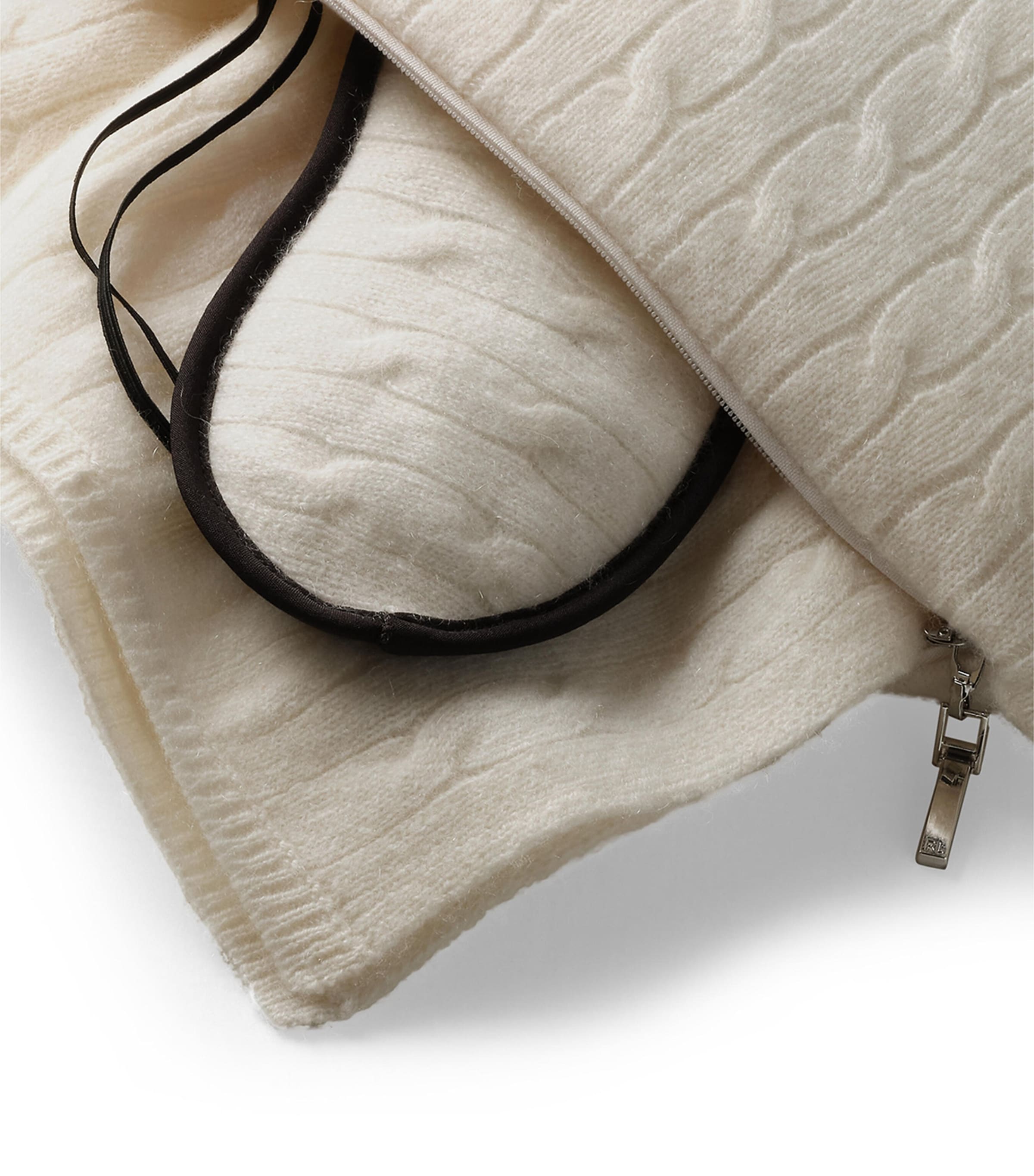 Cashmere Cable-Knit Travel Set REGATTA CREAM Image 2