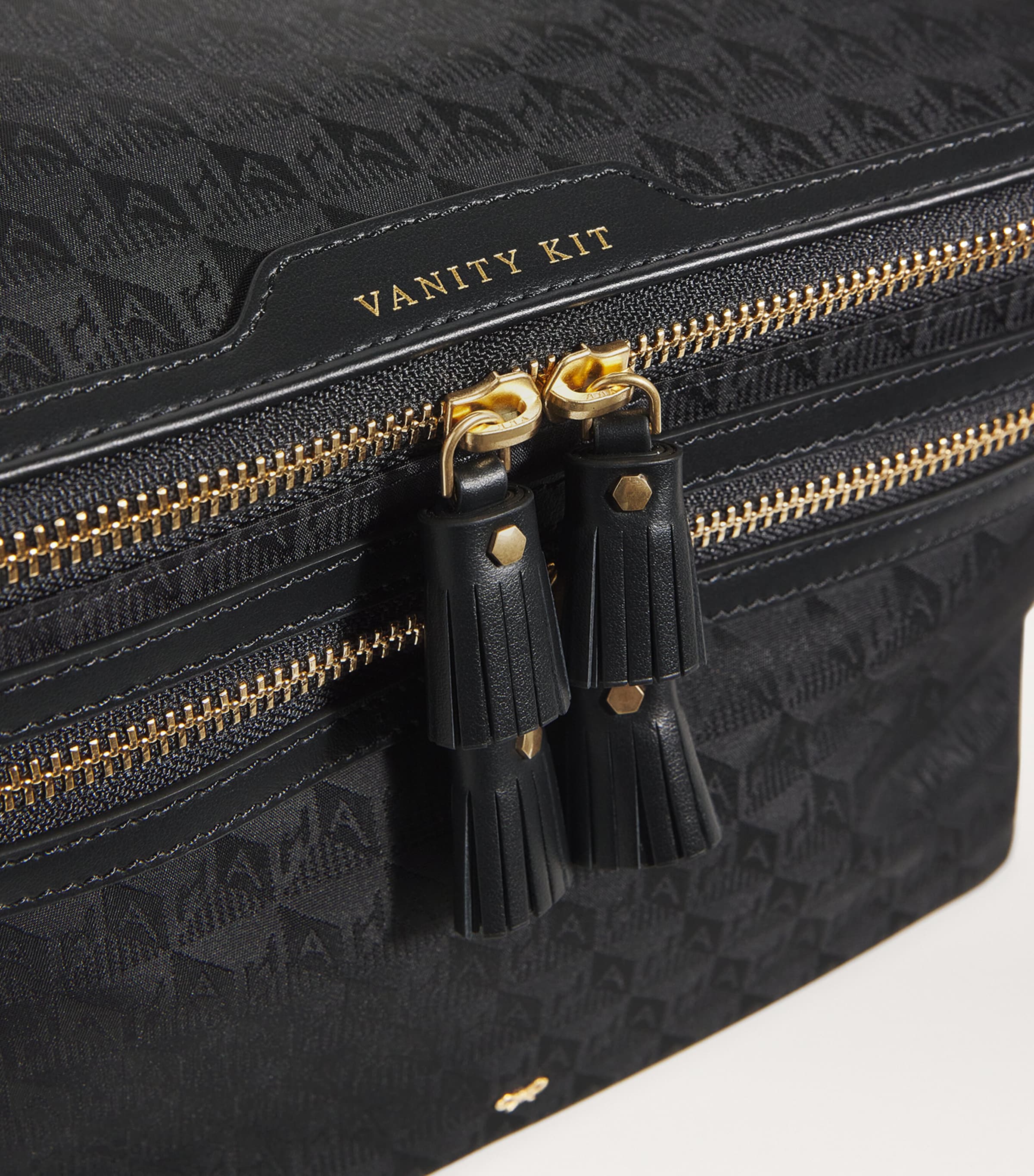 関税なし☆ANYA HINDMARCH Jacquard Vanity Kit Travel Bag Anya Hindmarch Jacquard Vanity Kit Travel Bag | Harrods US