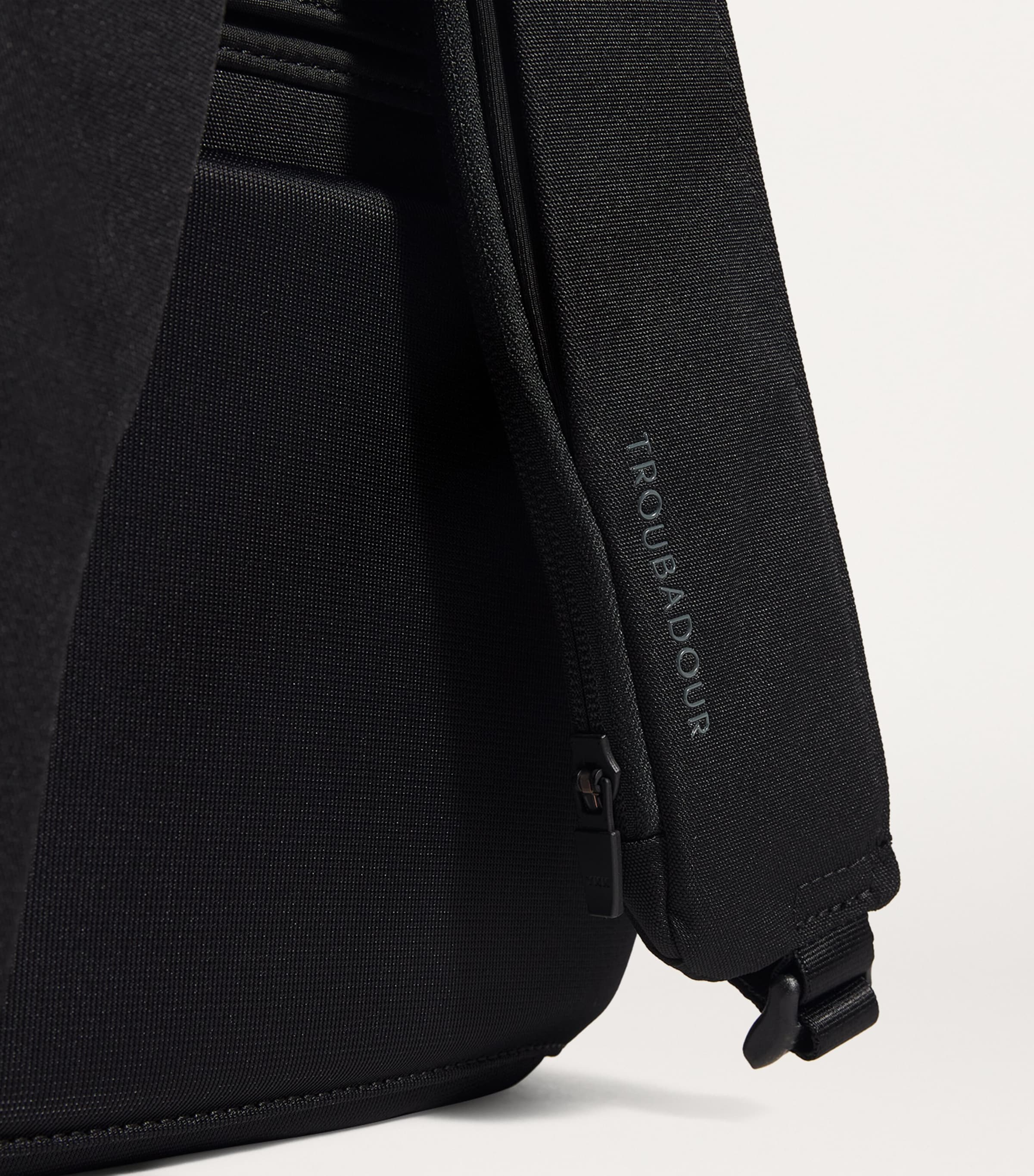 Apex 3.0 Backpack BLACK Image 4