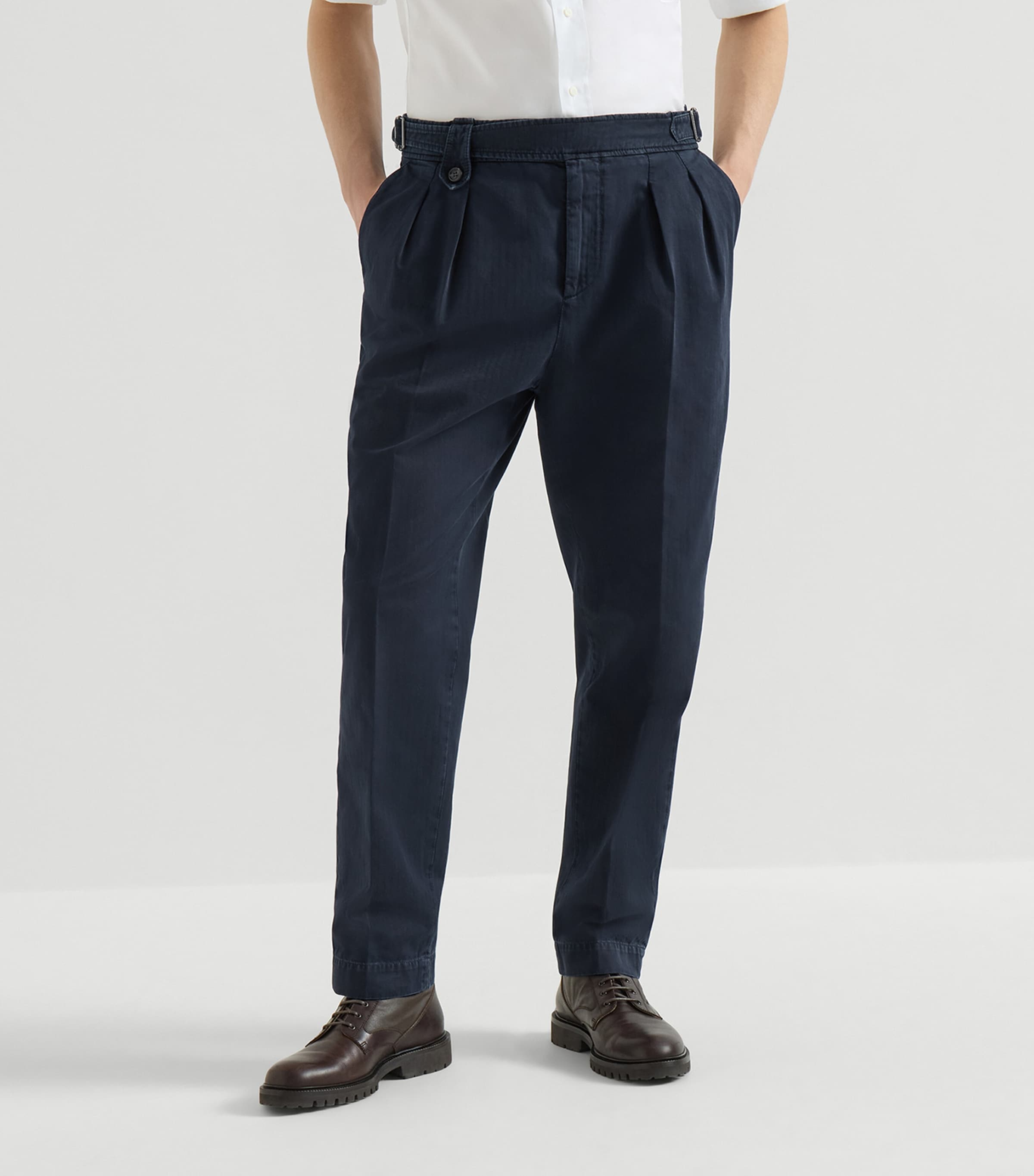 Brunello Cucinelli Mens Cotton Chevron Double-Pleated Trousers Image 4