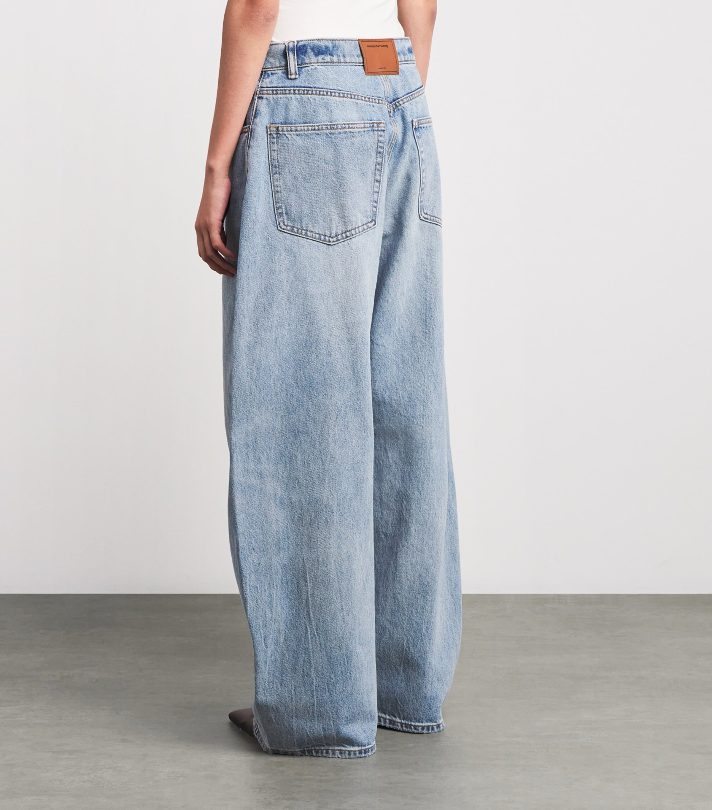 Blow Up Mid-Rise Barrel Jeans 470C VINTGBLEACHBLUE Image 4