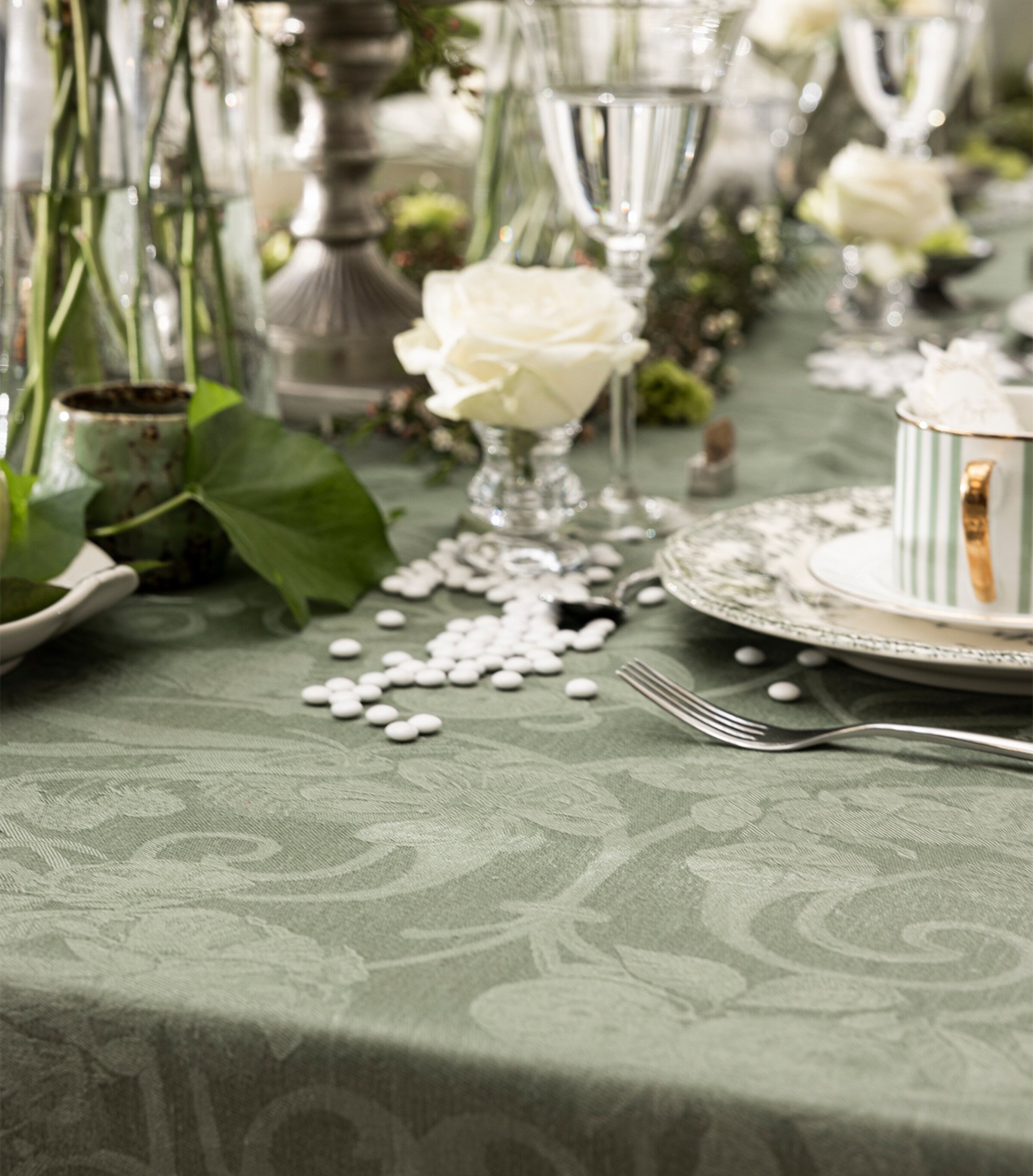 Linen Tivoli Tablecloth (175cm x 250cm) GREEN Image 3