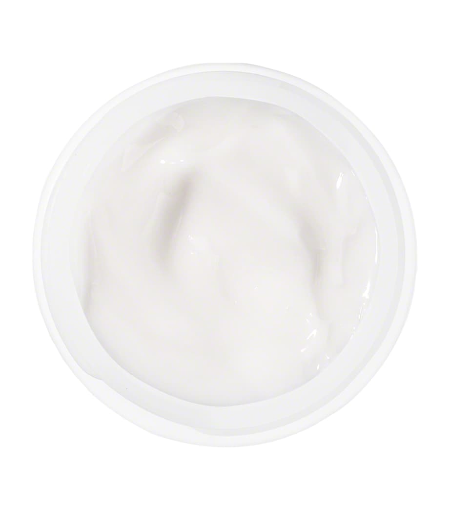 Moisturizing With A Cream NO COLOUR Image 6