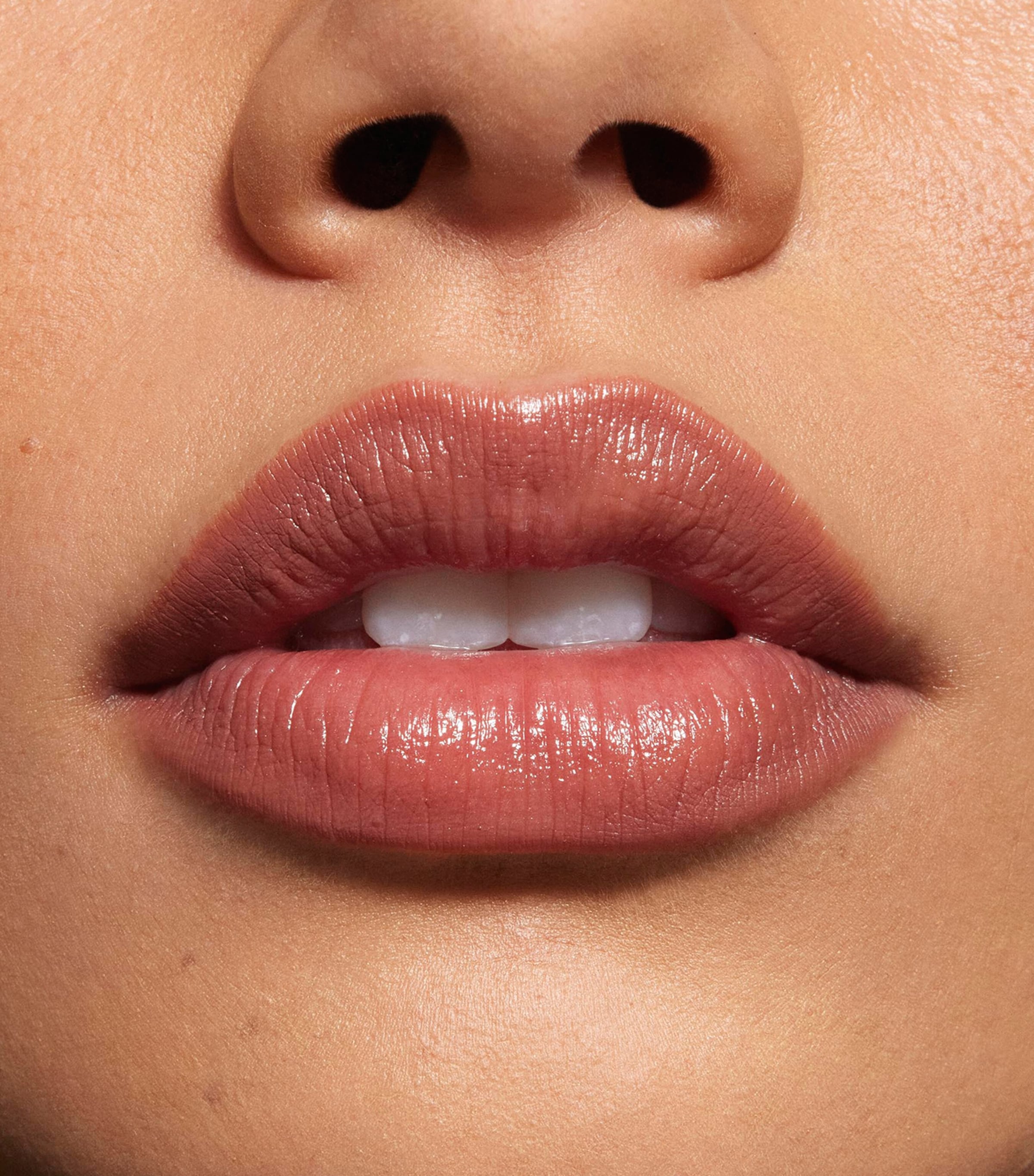 Glossy Lip Kit TAUPNUGL Image 4