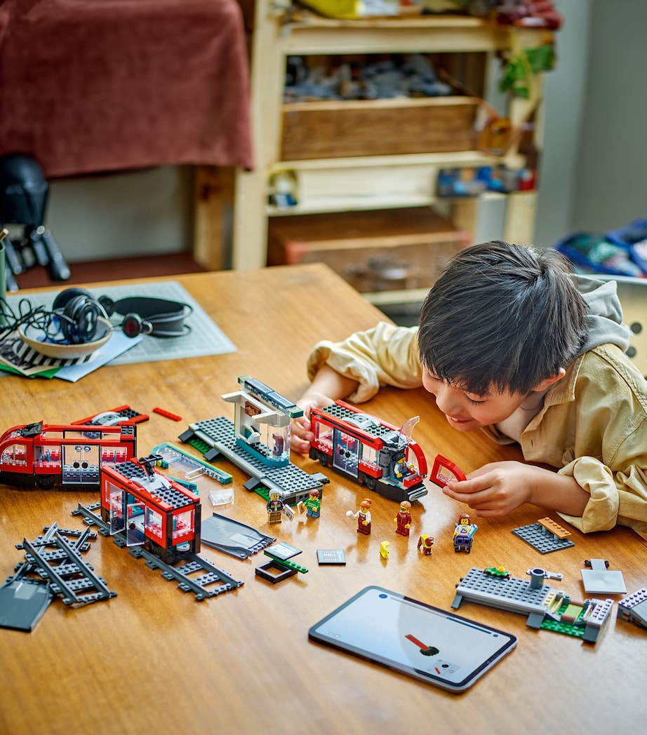 City Downtown Tram and Station Building Toy Set 60423 MULTI Image 3