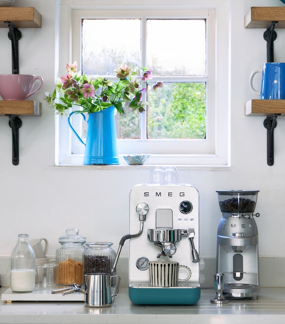 EMC02EGMUK Mini Pro Espresso Machine EMERALD GREEN Image 4