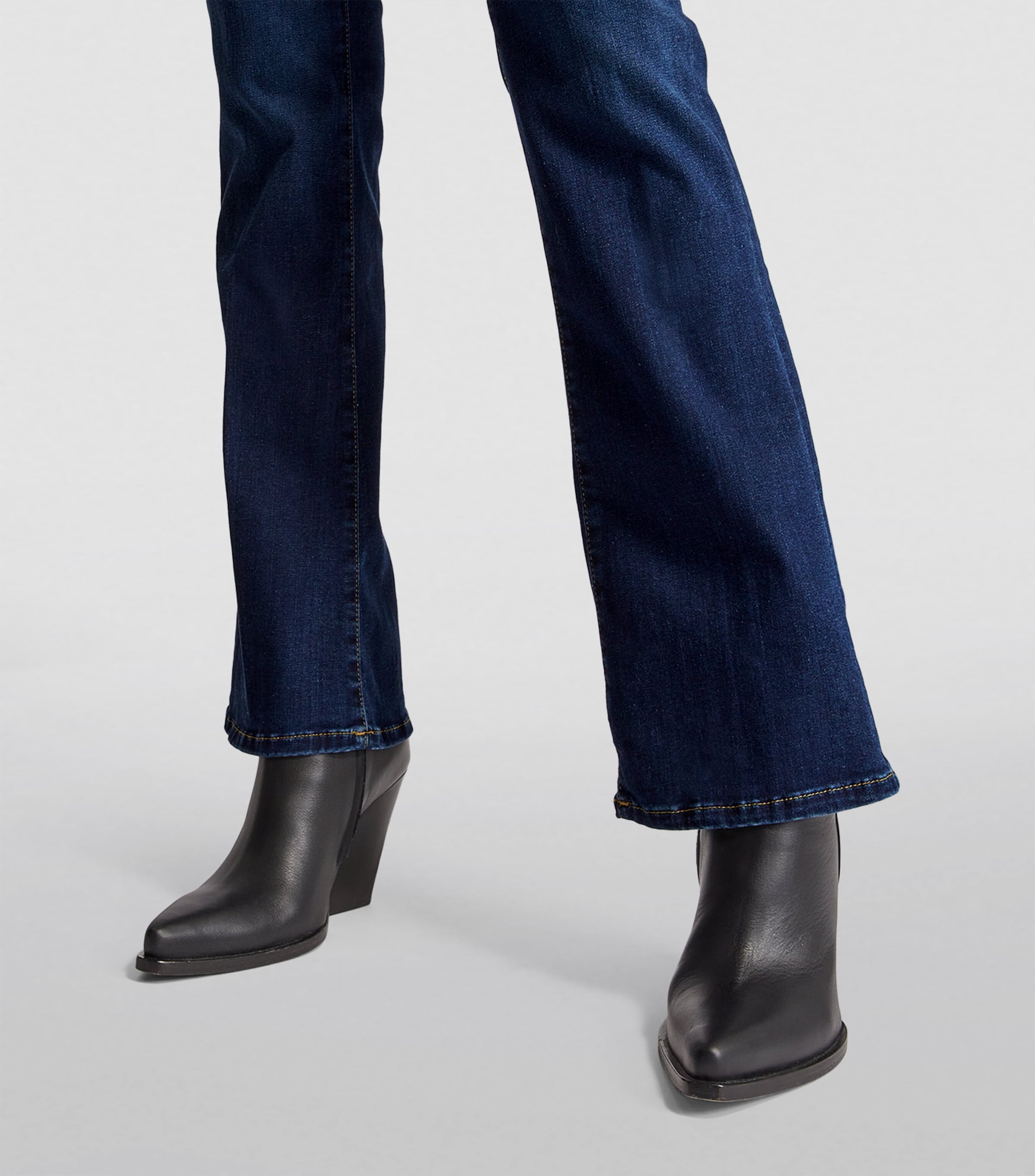 B(Air) Mid-Rise Bootcut Jeans RINSED INDIGO Image 6