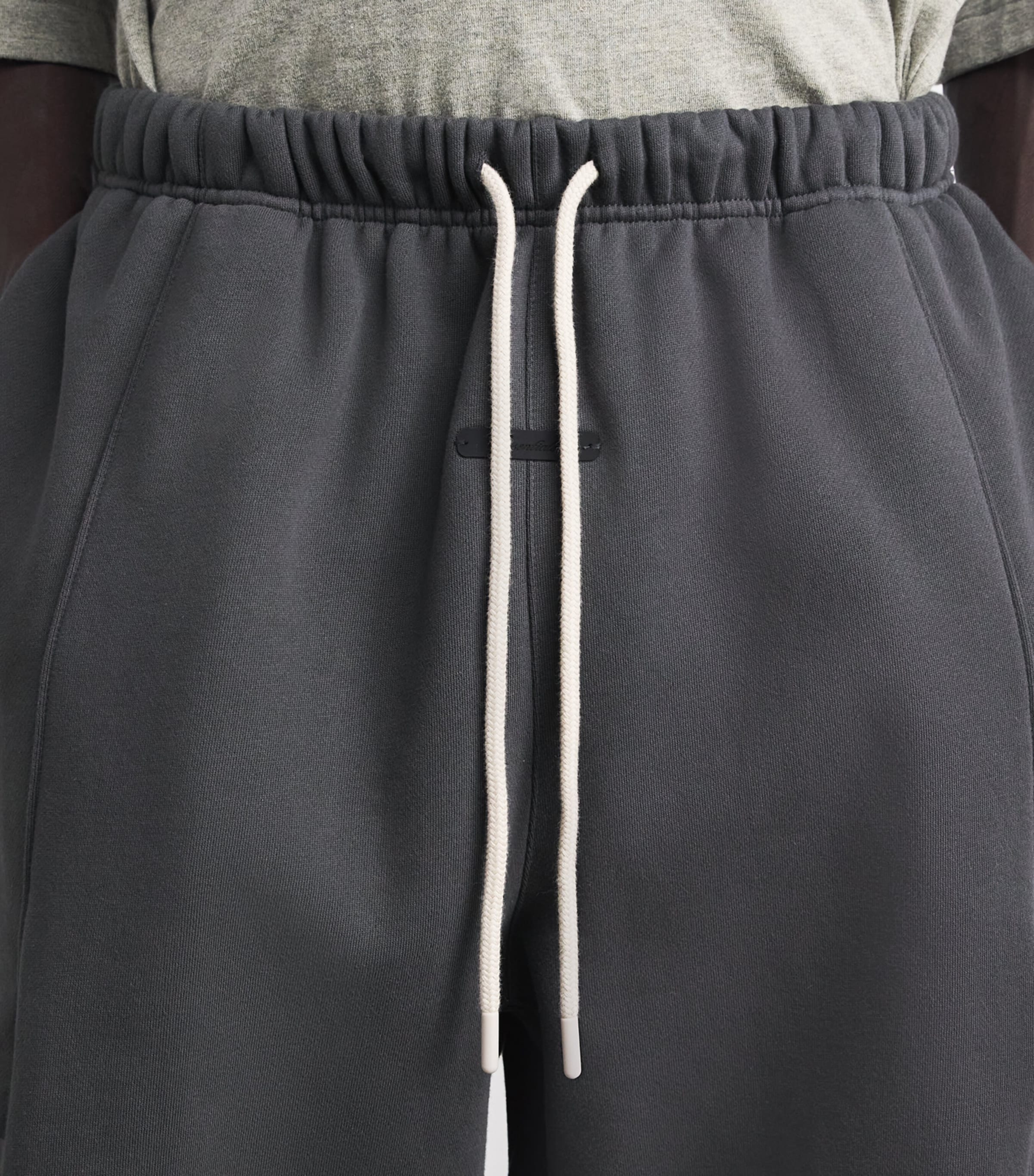 FEAR OF GOD ESSENTIALS Mens Cargo Basketball Shorts Iron Grey Image 3