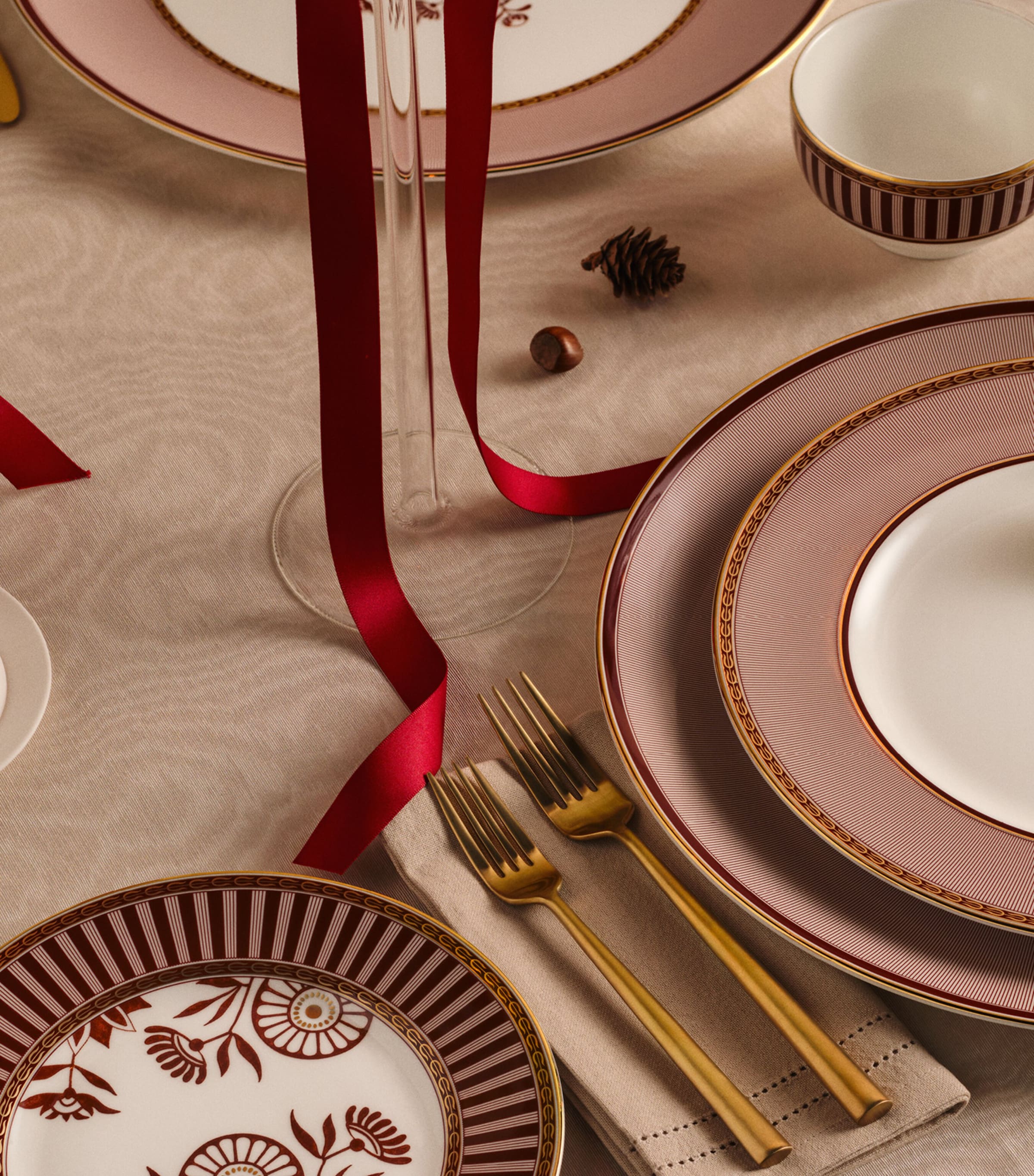 Set of 2 Bone China Red Splendour Mugs (330ml) RED Image 5