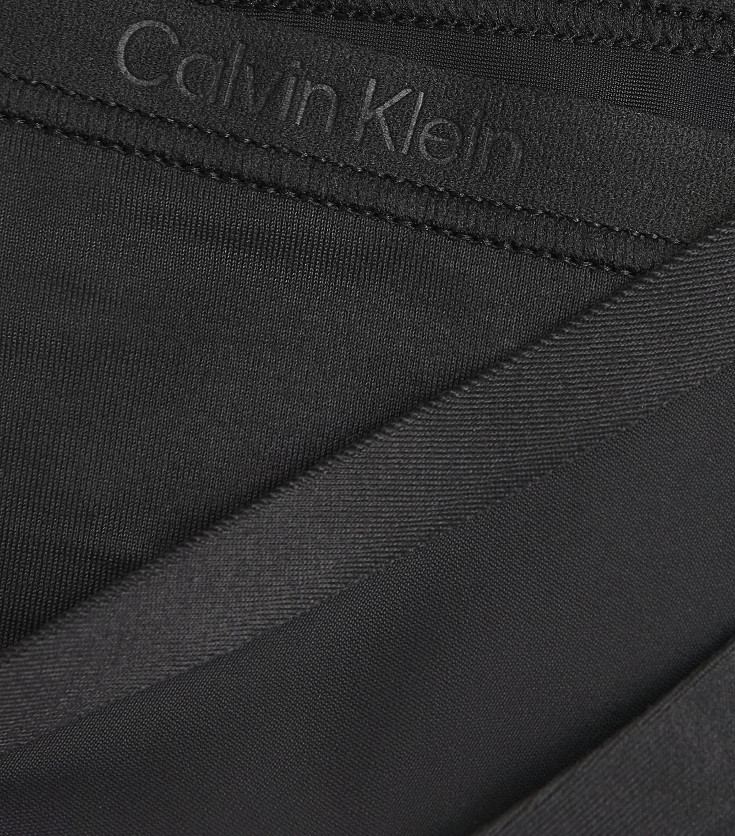 Seamless Thong UB1 BLACK Image 3