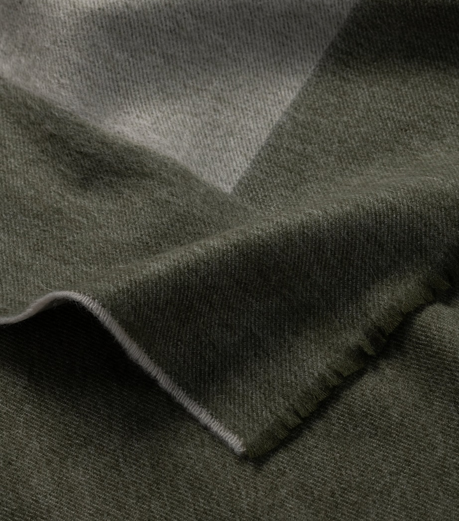 Cashmere Arran Border Throw (150cm x 200cm) OYSTER ARMY Image 2
