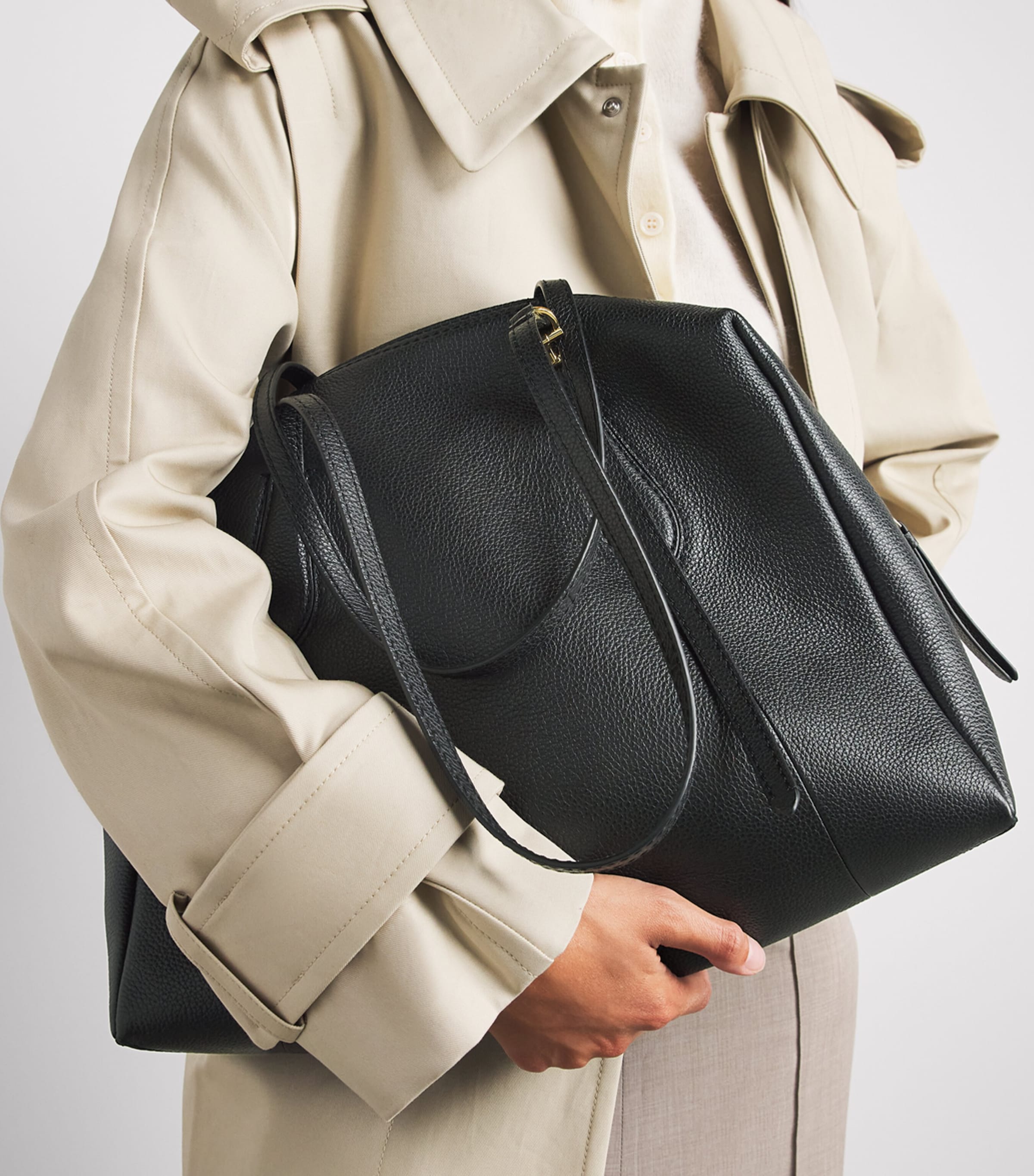 Harrods Medium Leather Wren Shoulder Bag Black Image 2
