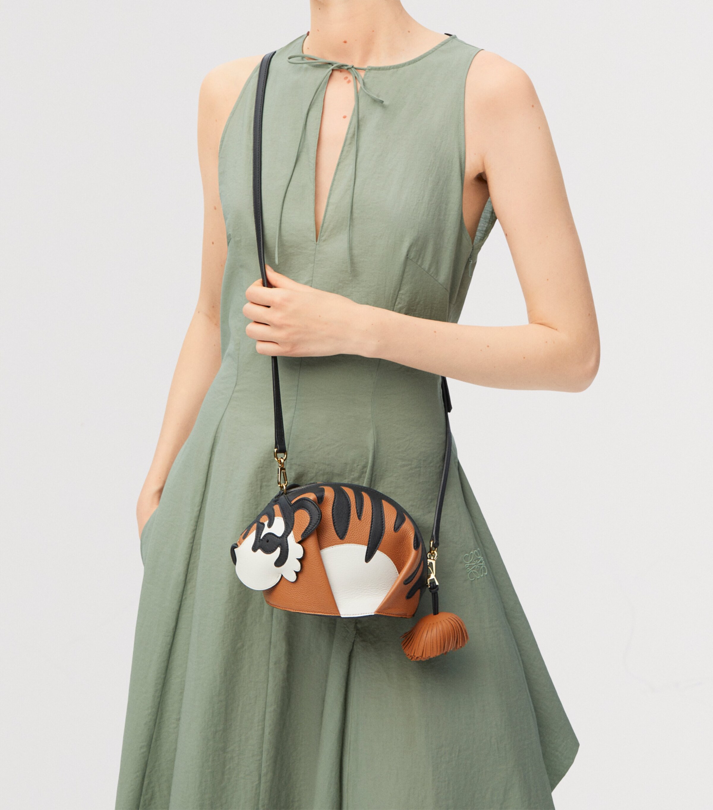 LOEWE ☆タイガーバッグ LOEWE x Paula's Ibiza Calfskin Tiger Cross-Body Bag | Harrods US