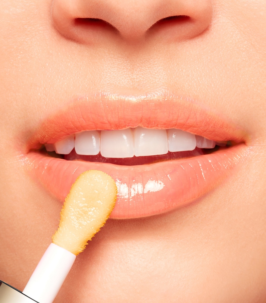 Lip Comfort Oil 01 Image 3