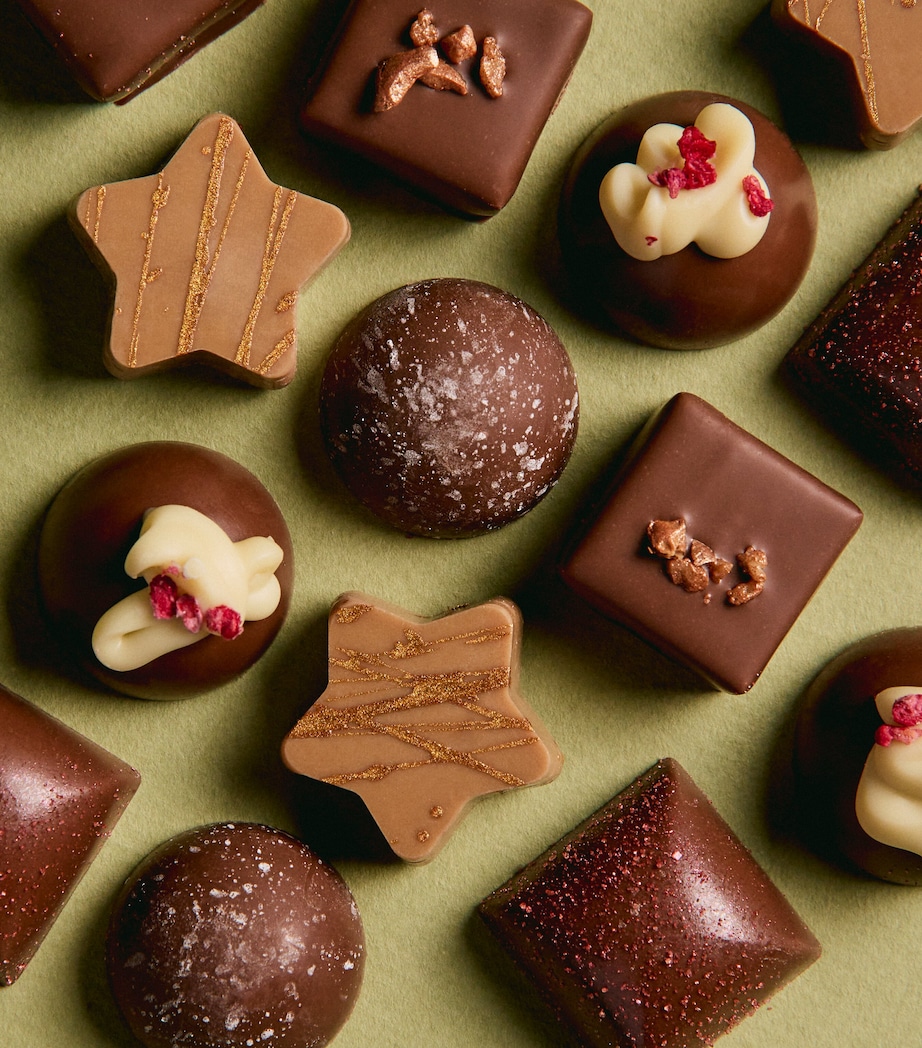 Festive 15-Piece Chocolate Collection Box (120g) NO COLOUR Image 3