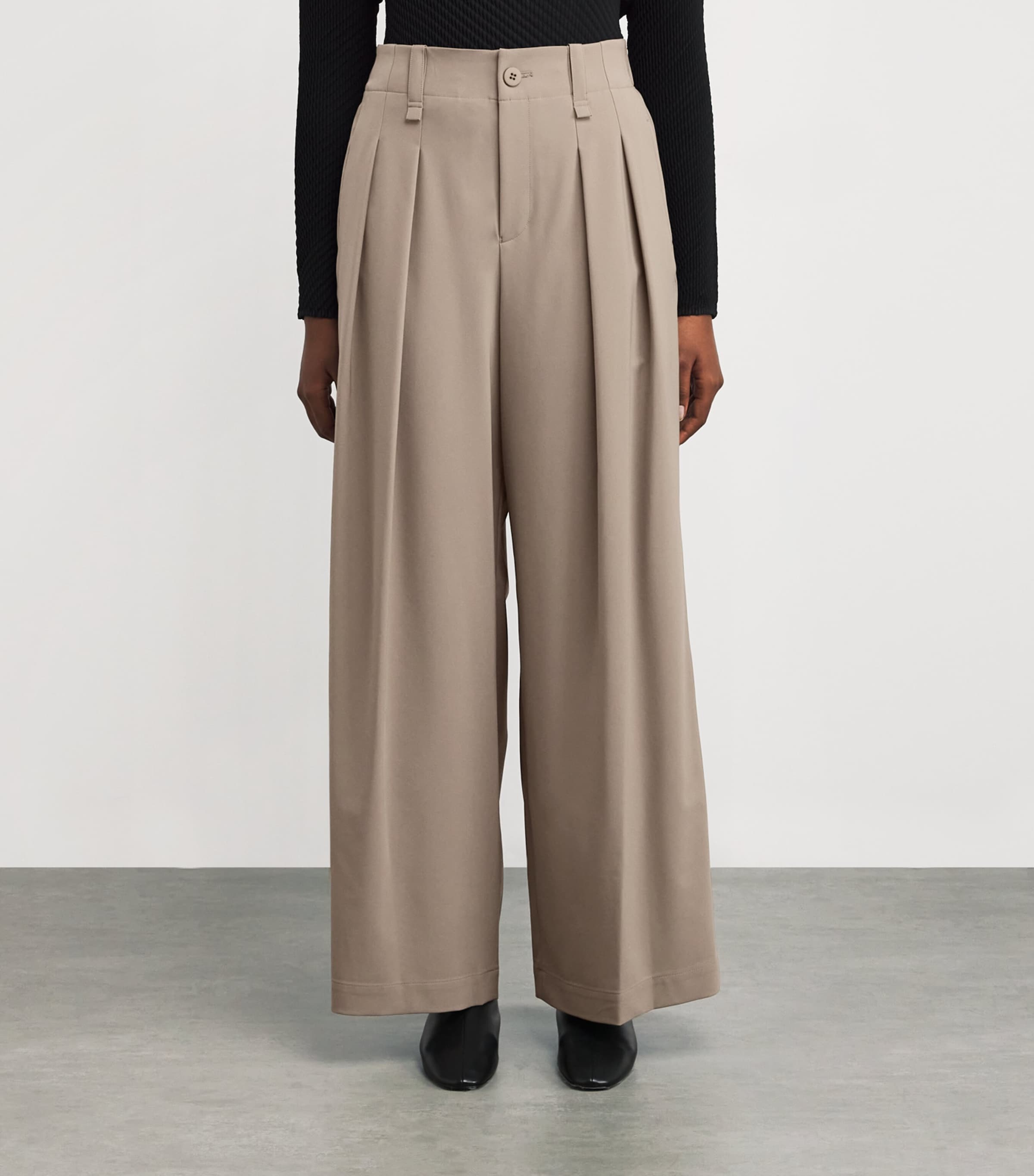 Round Trousers 10 Image 3