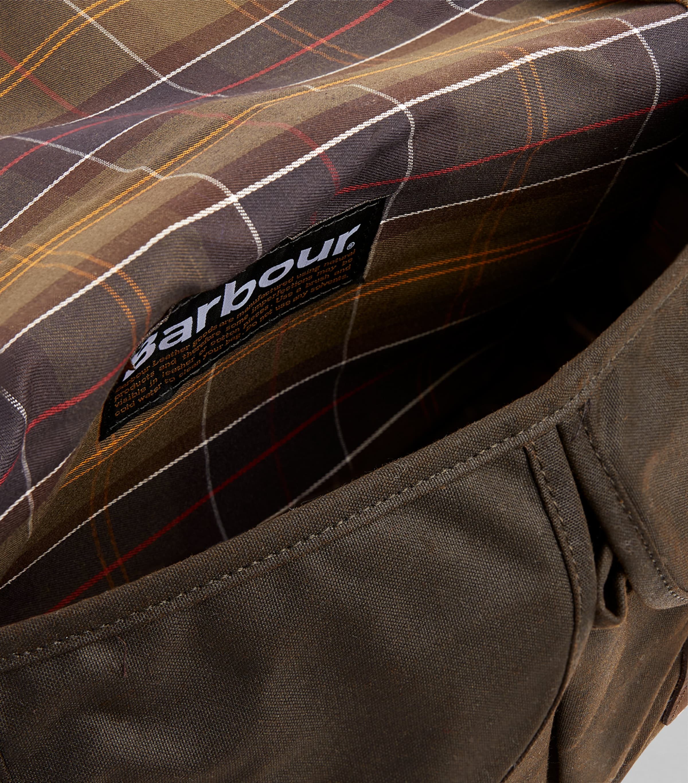 Waxed Tarras Messenger Bag OLIVE Image 3