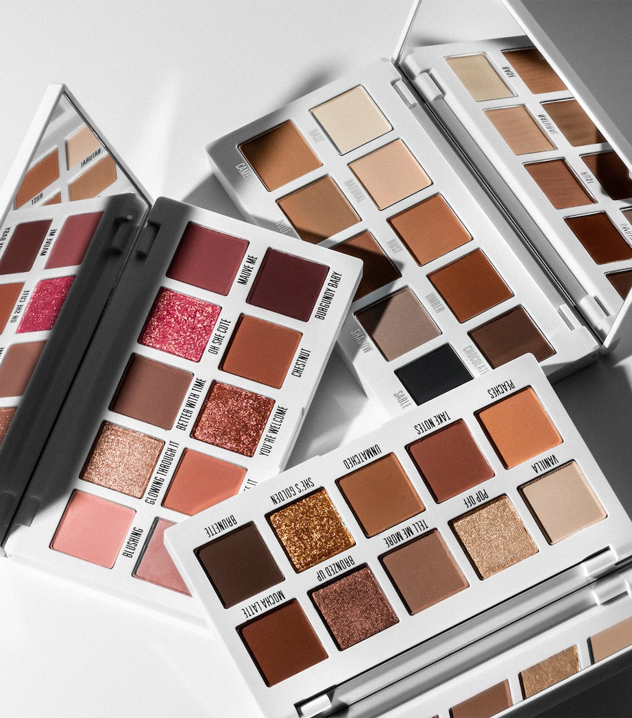 Classic Mattes Eyeshadow Palette NO COLOUR Image 6
