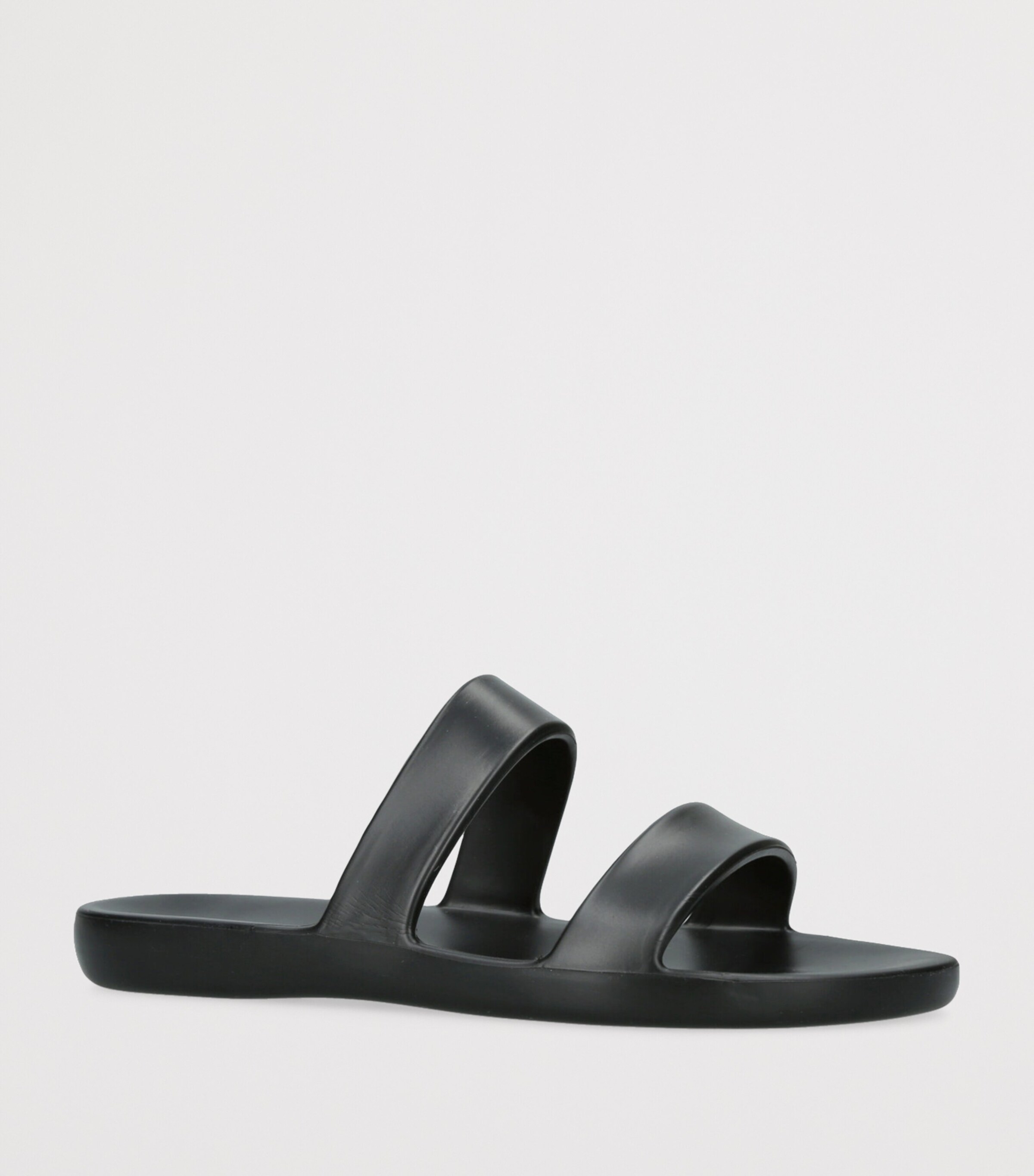 サンダル・ミュール THE ROW Black Rubber Foam Slippers Foam Sandal Black in Rubber – The Row