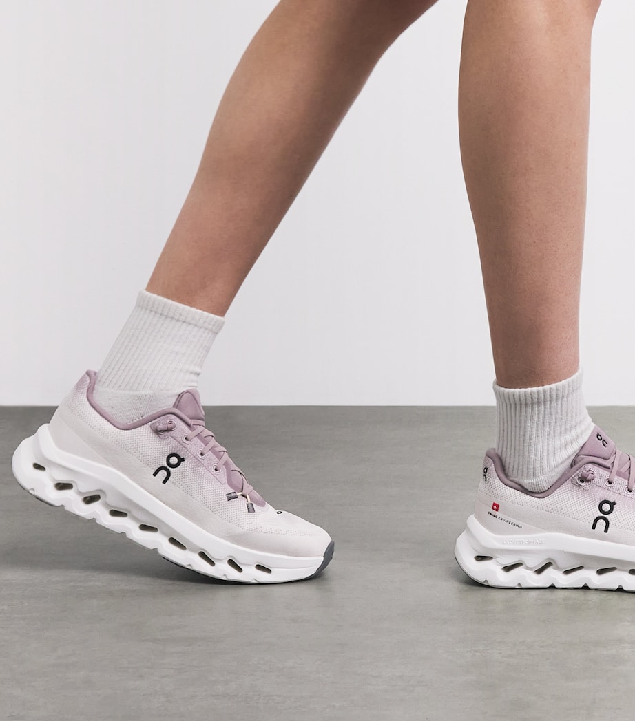 On Womens Cloudtilt Trainers Heron | Dew Image 4