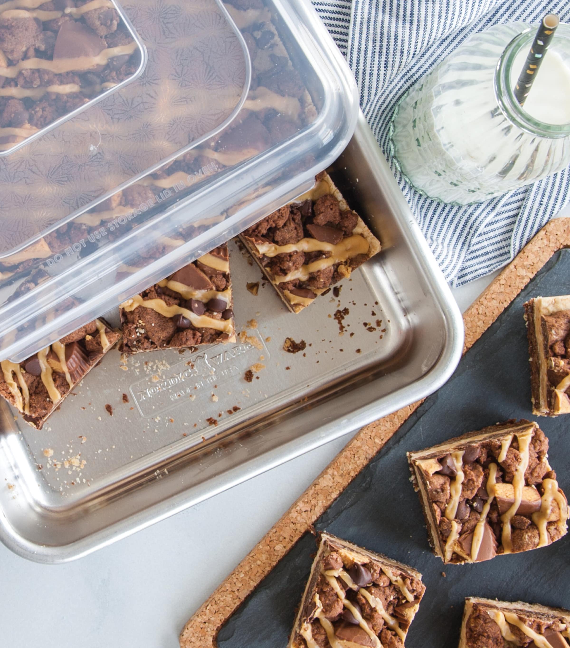 Aluminium Naturals Cake Tin with Lid (34.5cm) SILVER Image 2