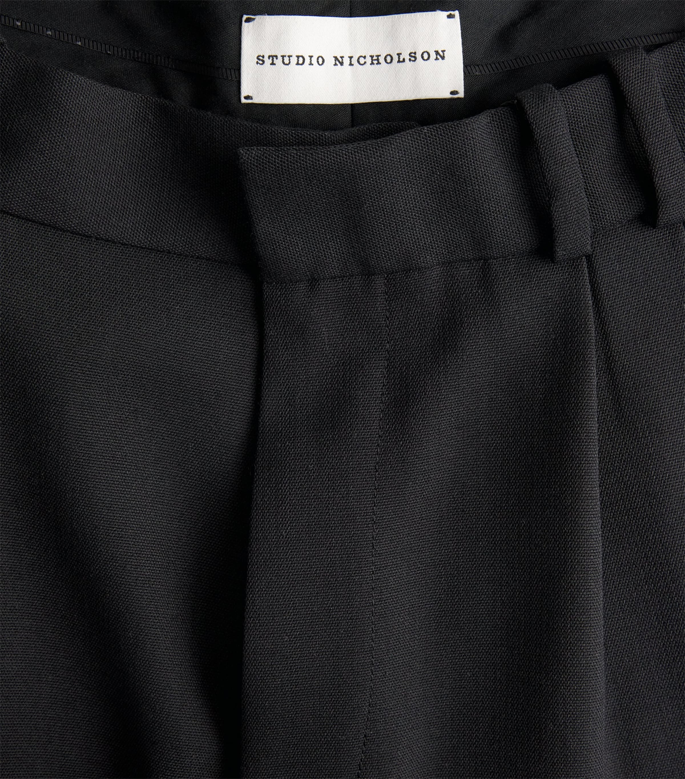 Studio Nicholson Mens Double Pleated Barrel-Leg Trousers Black Image 6