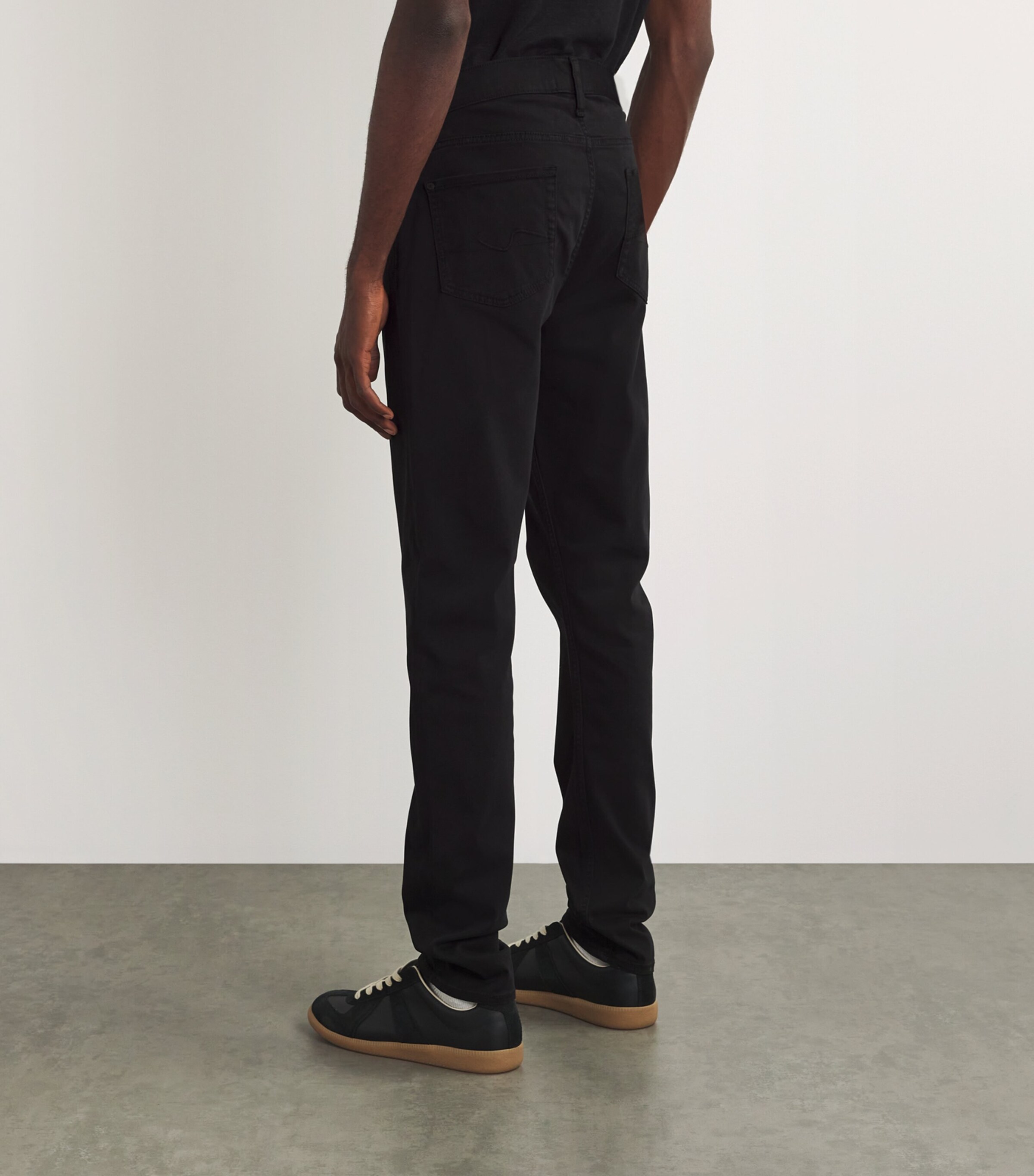 Slimmy Tapered Luxe Performance Plus Jeans BLACK Image 4
