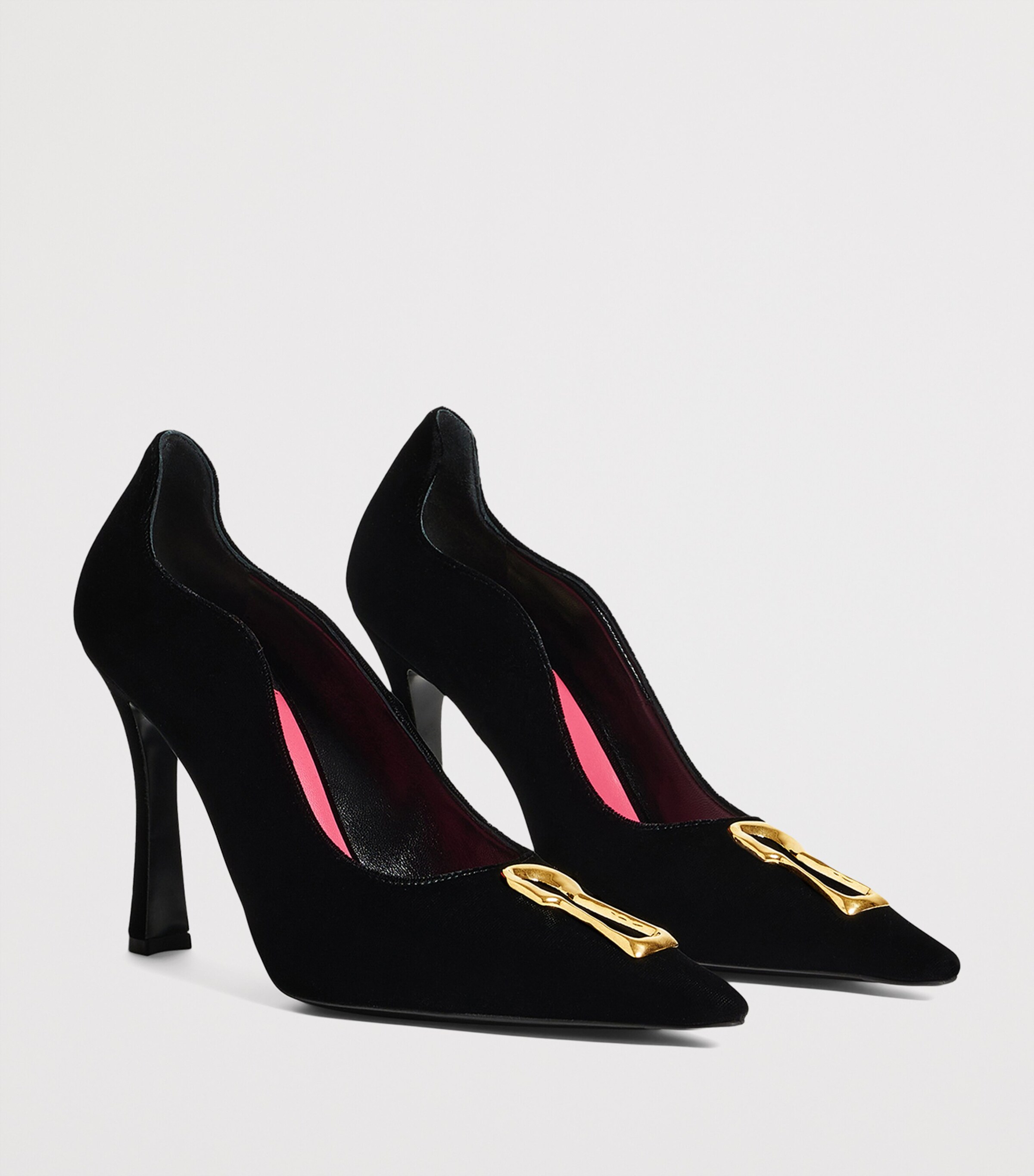 Schiaparelli Velvet Keyhole Pumps 105 Black Image 5
