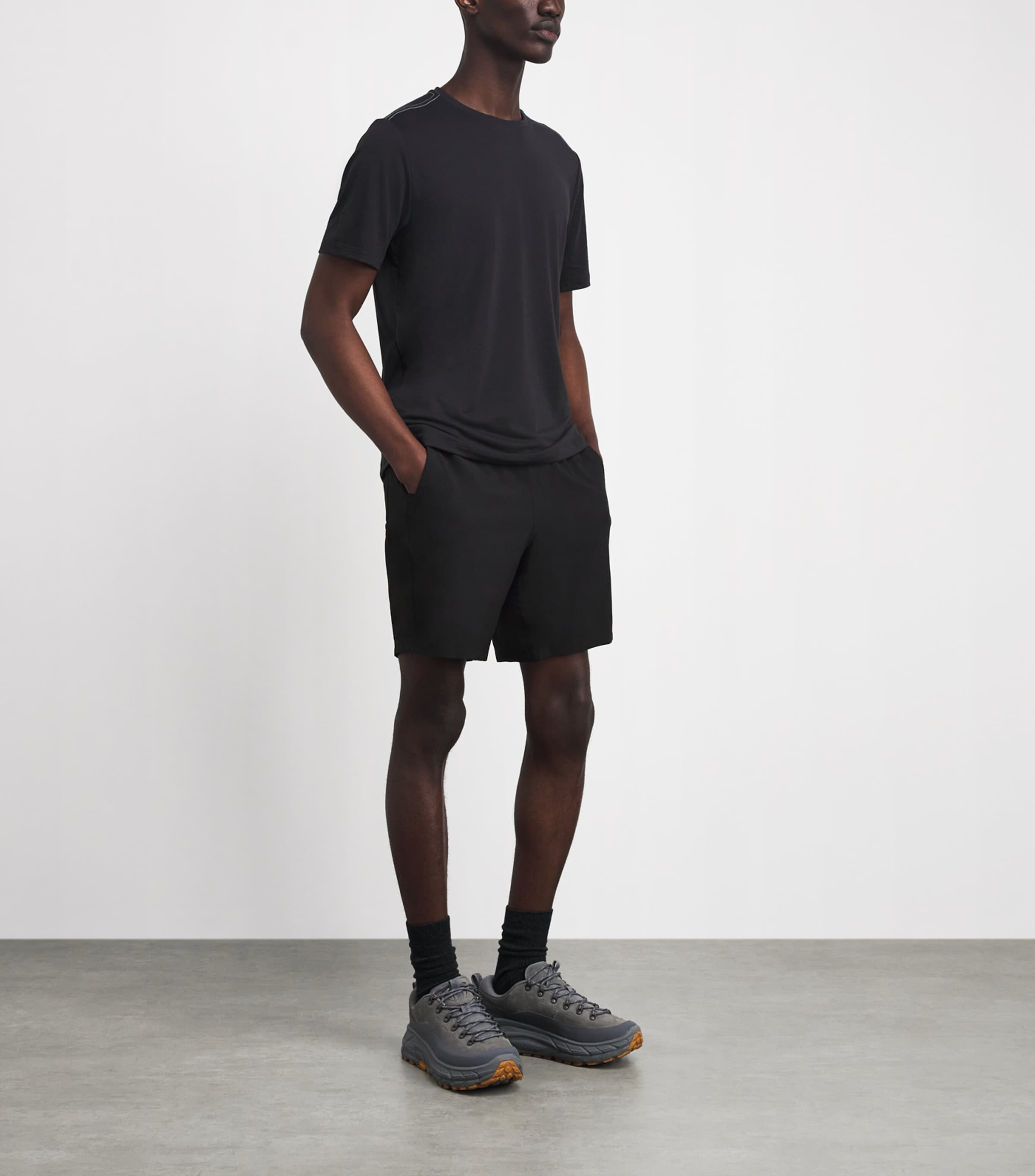 VUORI Mens Trail Shorts Black Blk Image 2