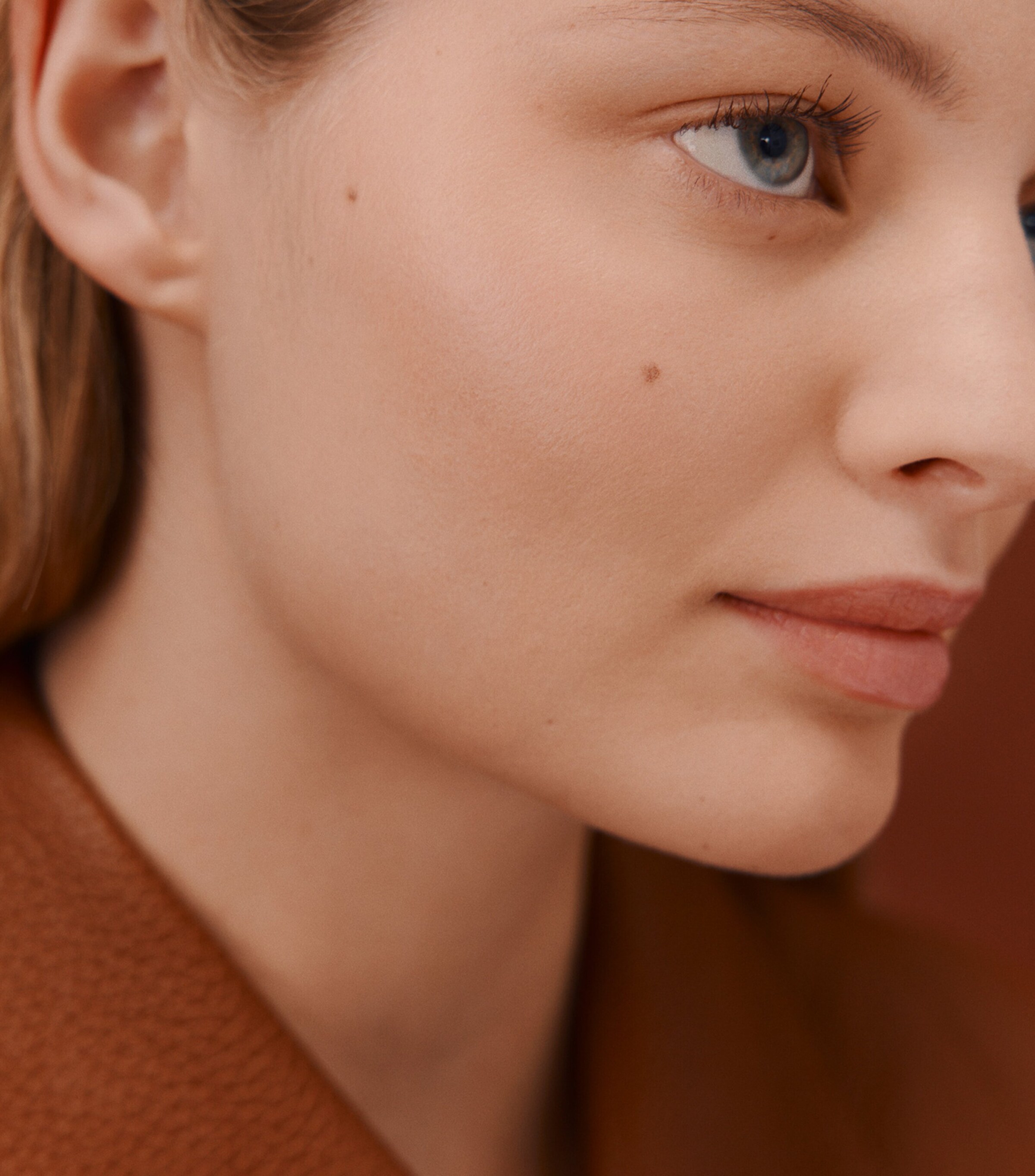 HERMÈS Plein Air Luminous Matte Skincare Foundation Orge Image 10