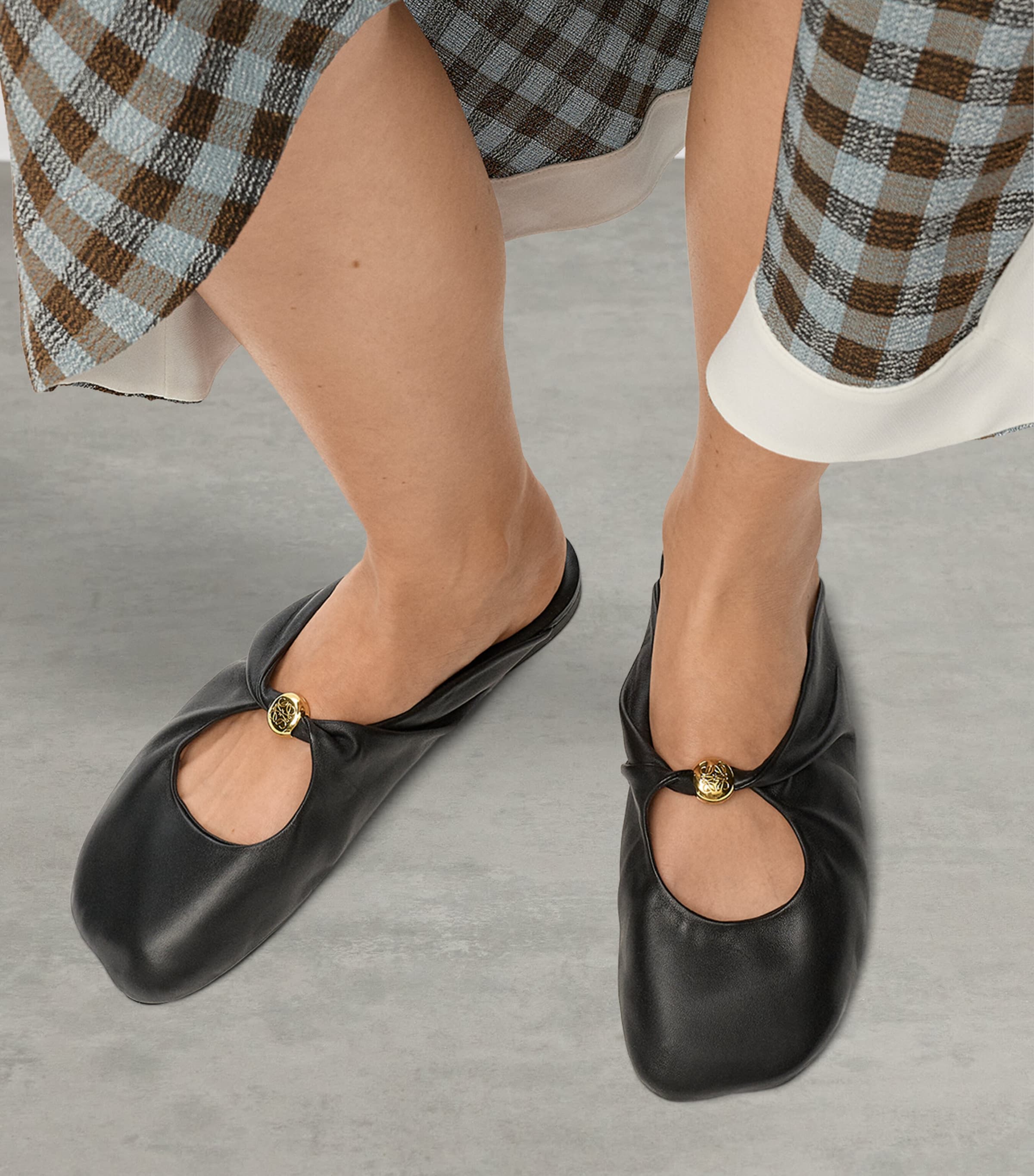 LOEWE Leather Pebble Mules Black Image 2