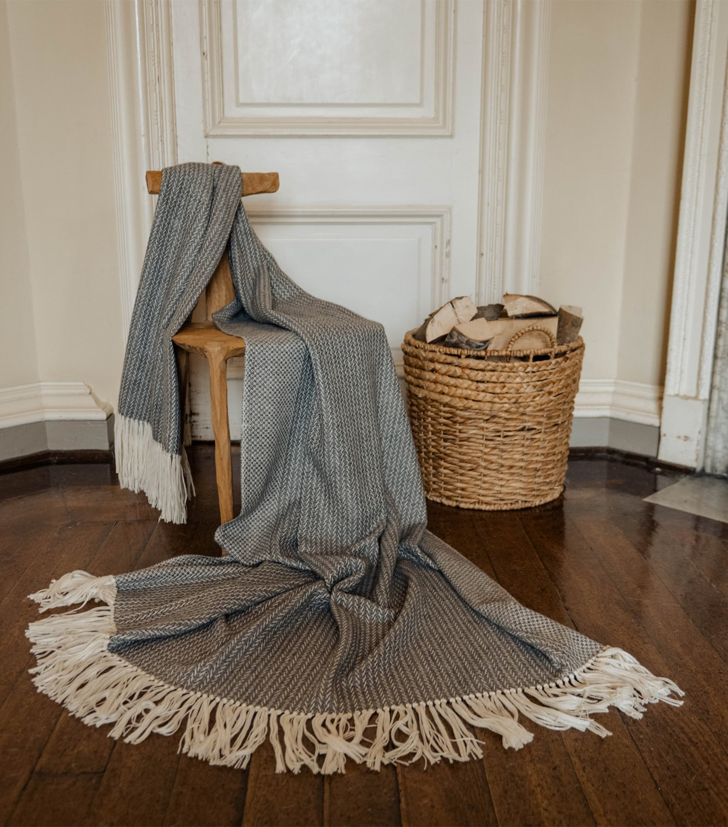 Large Alpaca-Blend Woodland Throw (150cm x 300cm) GREY Image 4