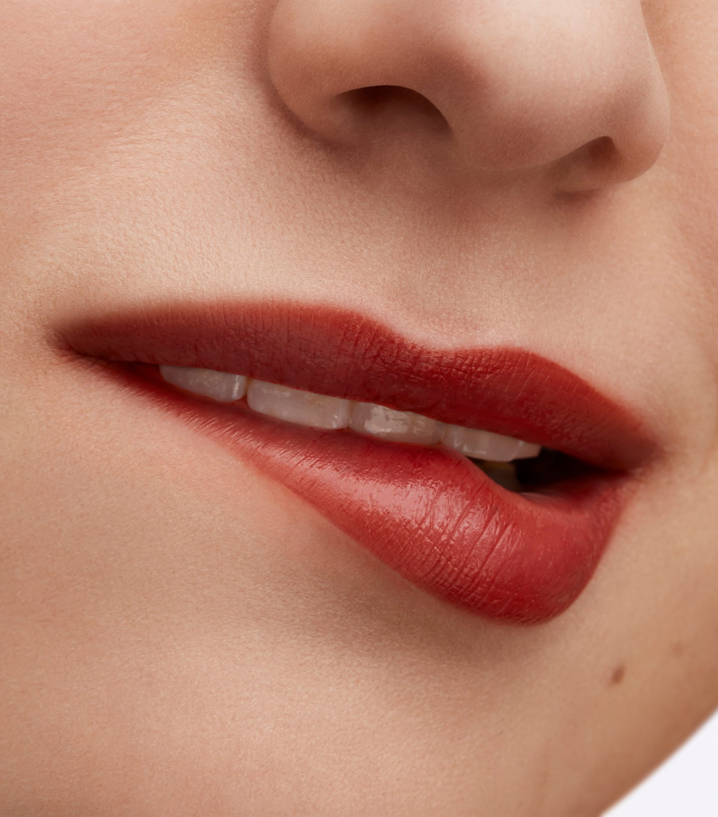 Lustreglass Sheer-Shine Lipstick SPICE IT UP! Image 4