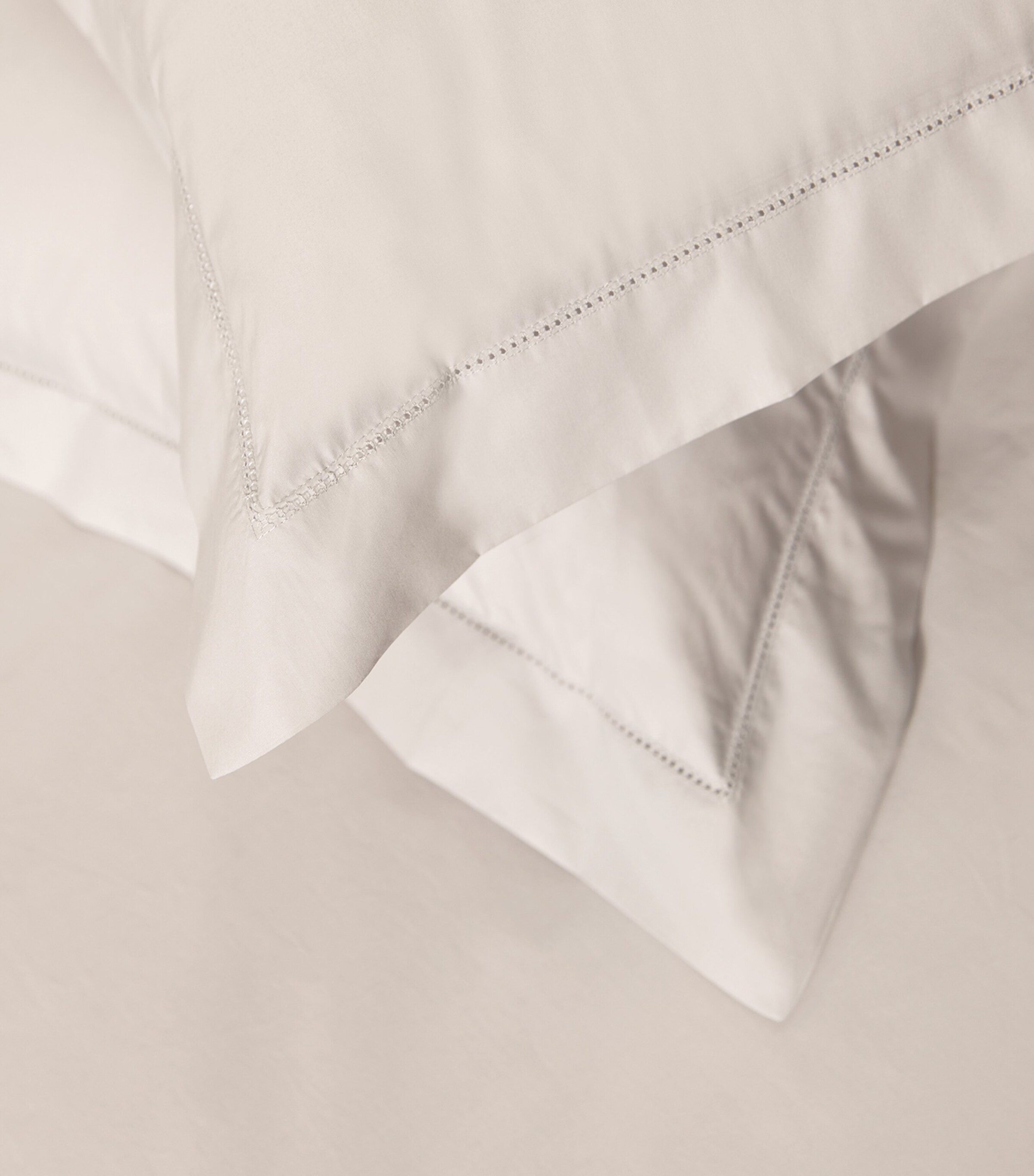 Harrods of London Cadogan Emperor Fitted Sheet (215cm x 215cm) Light Grey Image 7