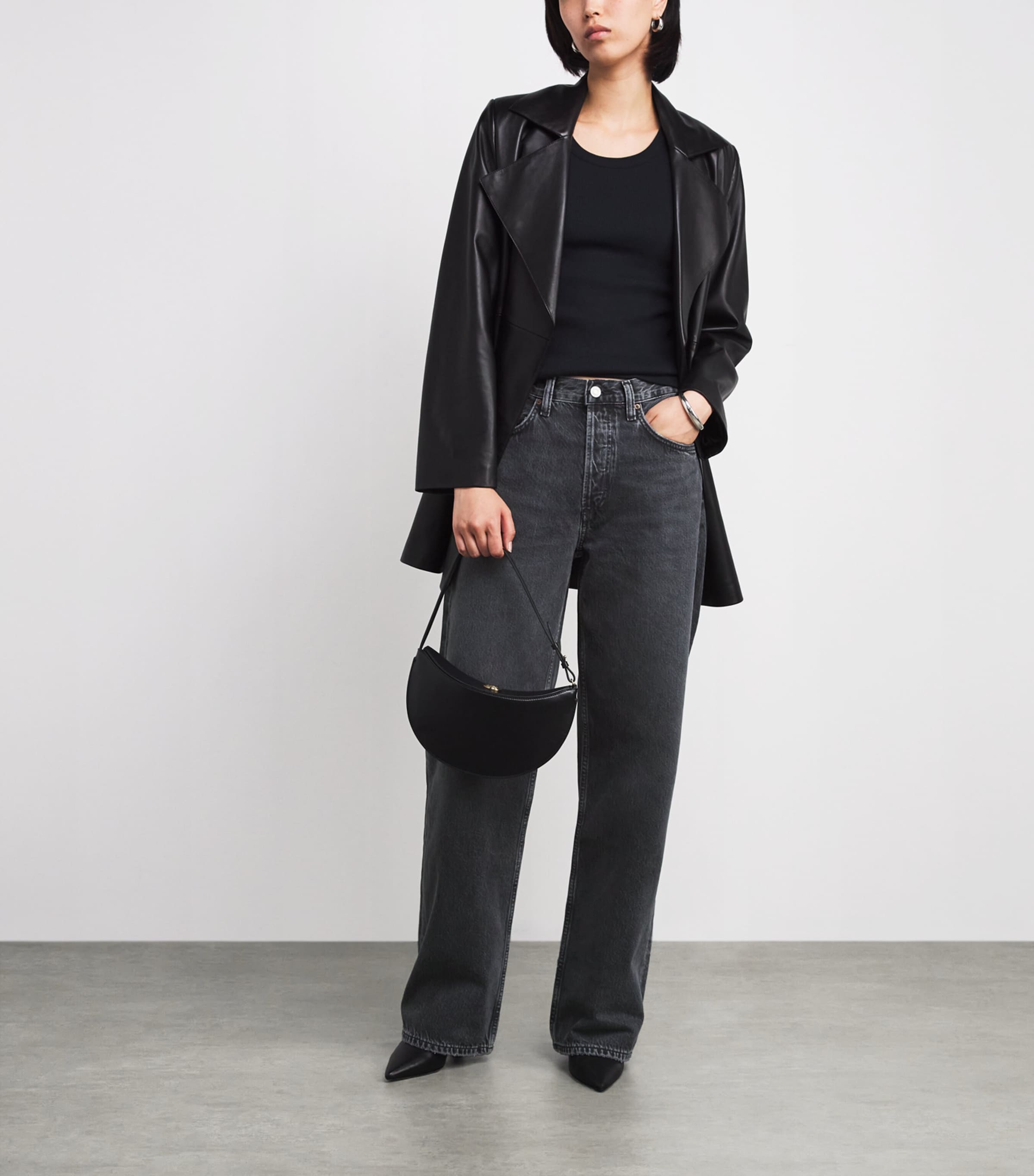 Arc Bow-Leg Jeans SYMBOLIC MD WSH BLK Image 2